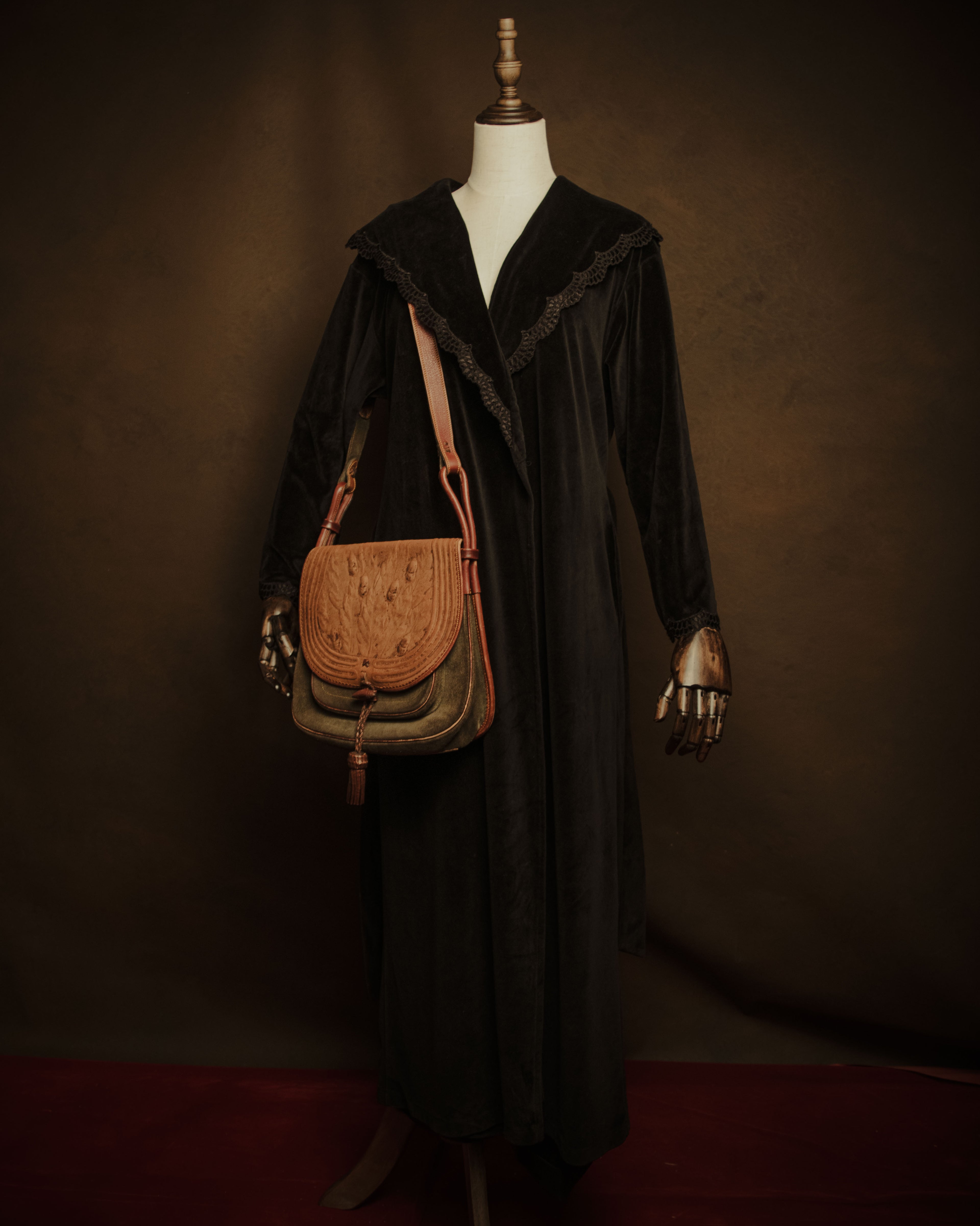 –SPECIAL– “LOEWE” 70’s-80’s Caza Cordobán embossed shoulder bag