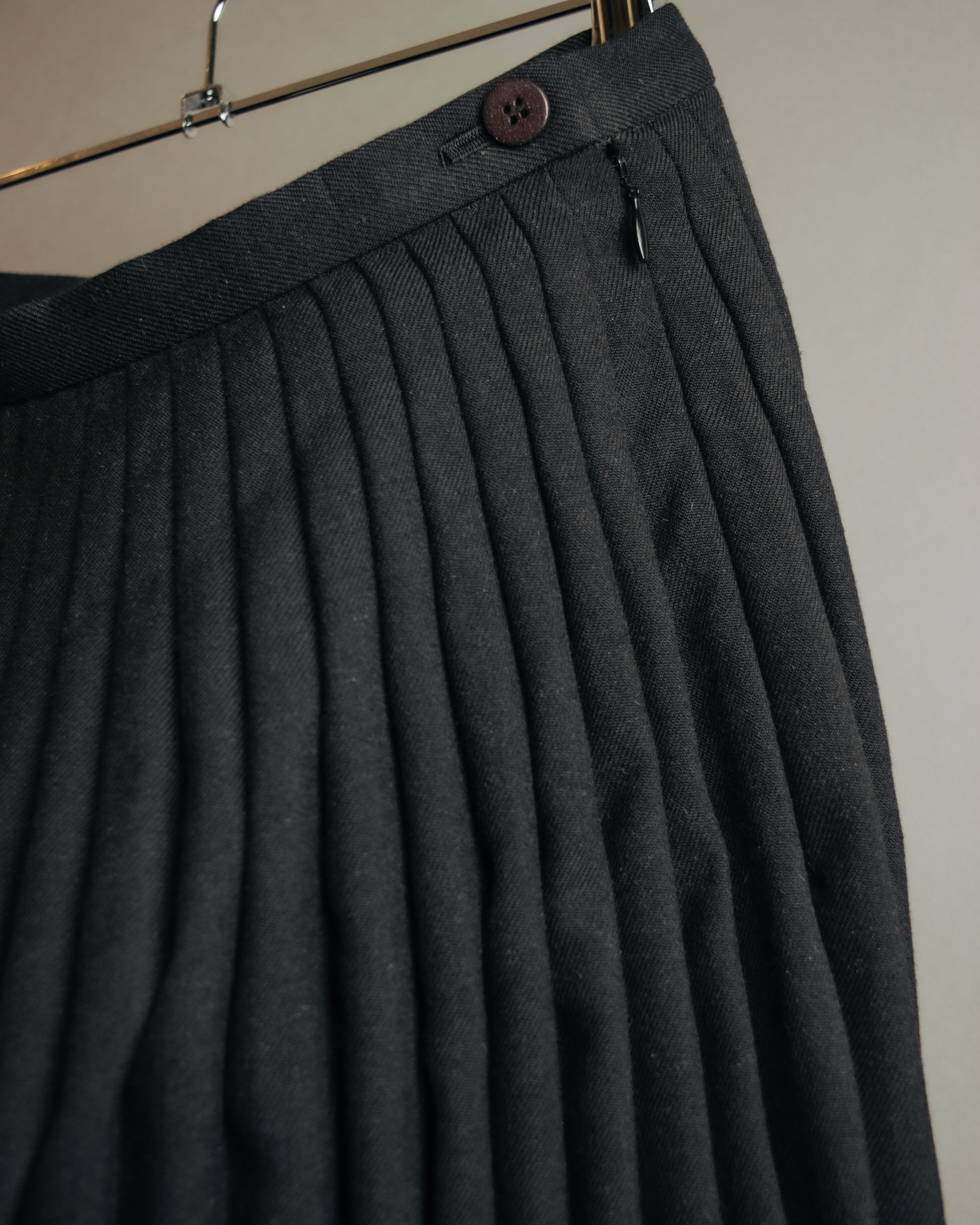 “ISSEY MIYAKE” 00’s wool blend pleated cutwork skirt