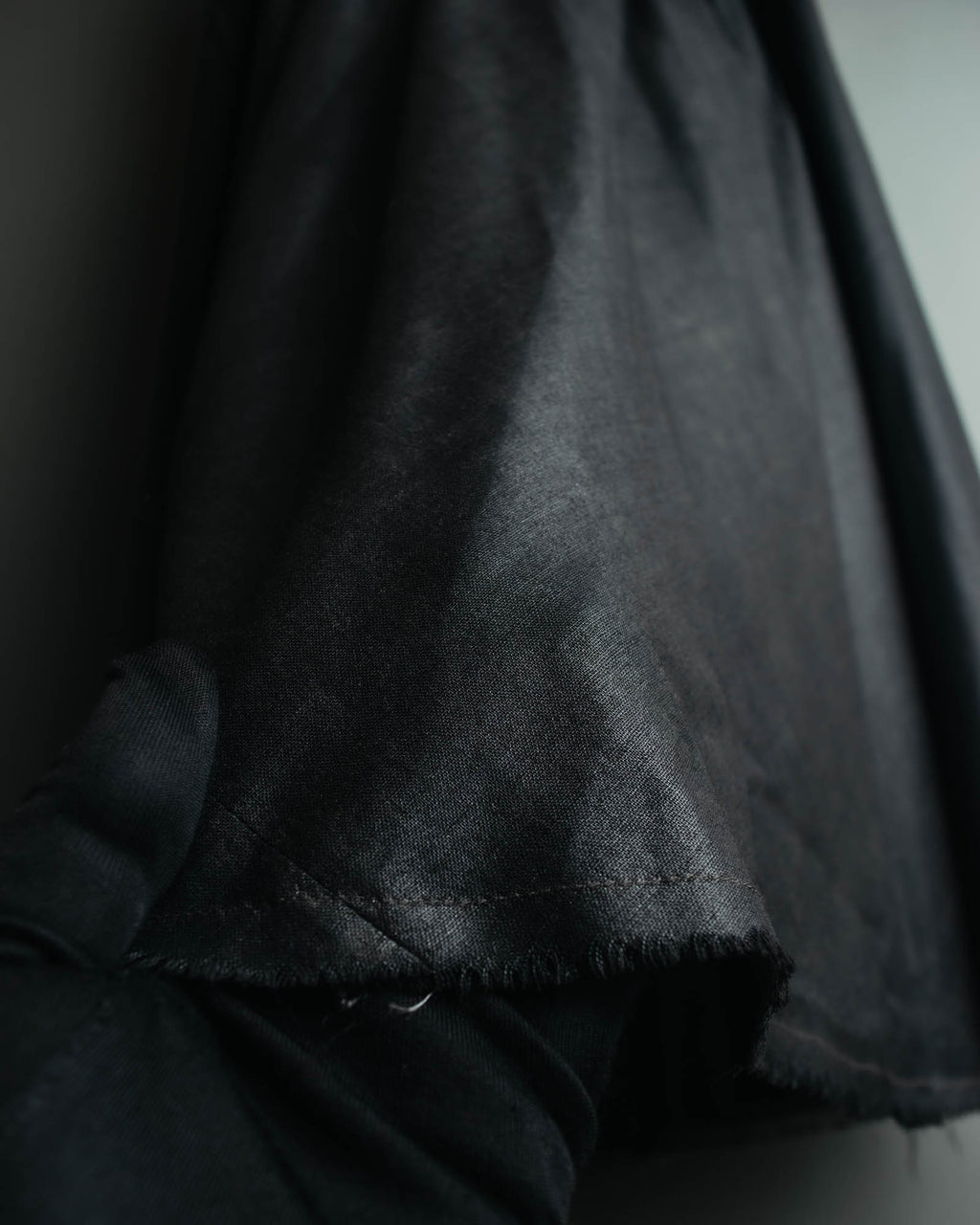 "JUNYA WATANABE COMME des GARÇONS" 00's Glossy raw hem flared long skirt