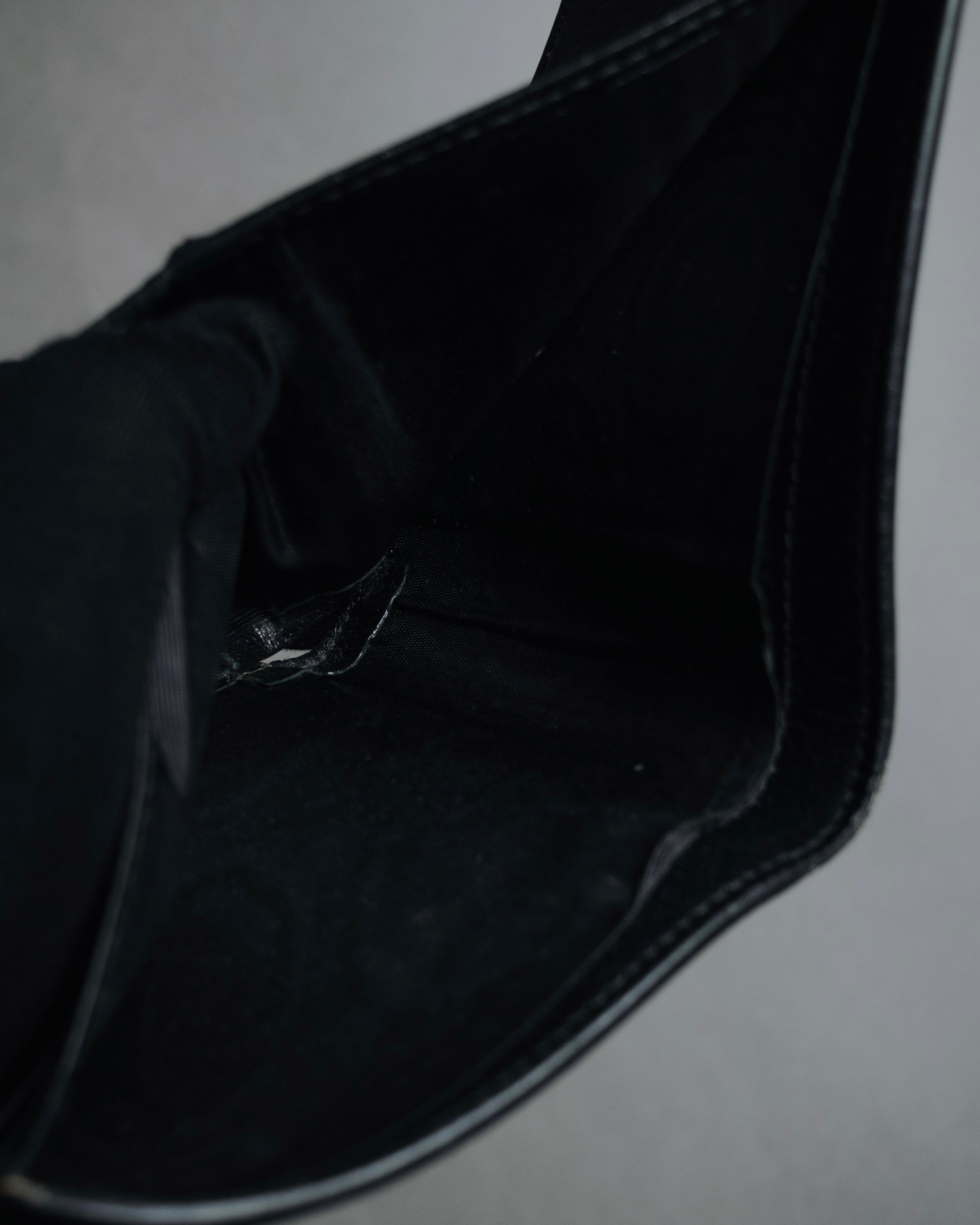 "GUCCI" 10’s-20’s Bee motif bi-fold leather wallet