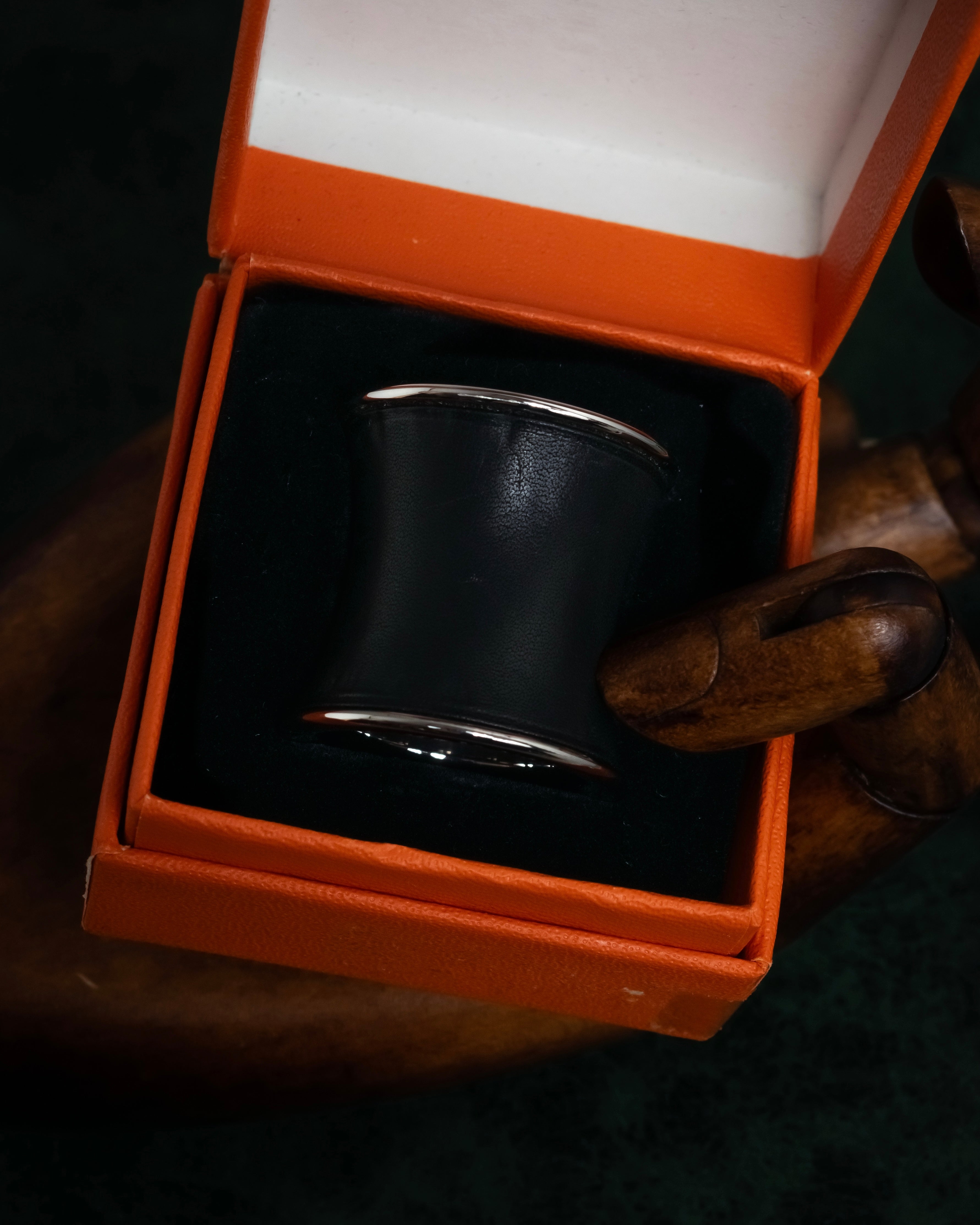 "HERMES" Drum-shaped calf leather scarf ring