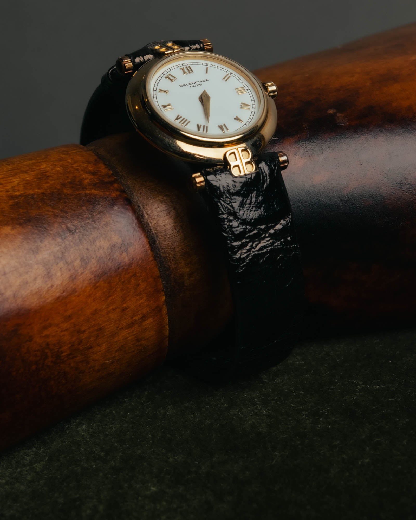 -SPECIAL- "BALENCIAGA" 80's-90's Classic round wristwatch