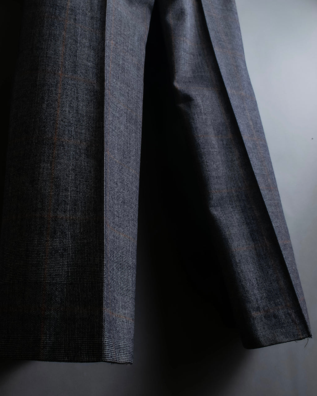 Pantalones vintage con detalle de botones, ventana de estampado a cuadros