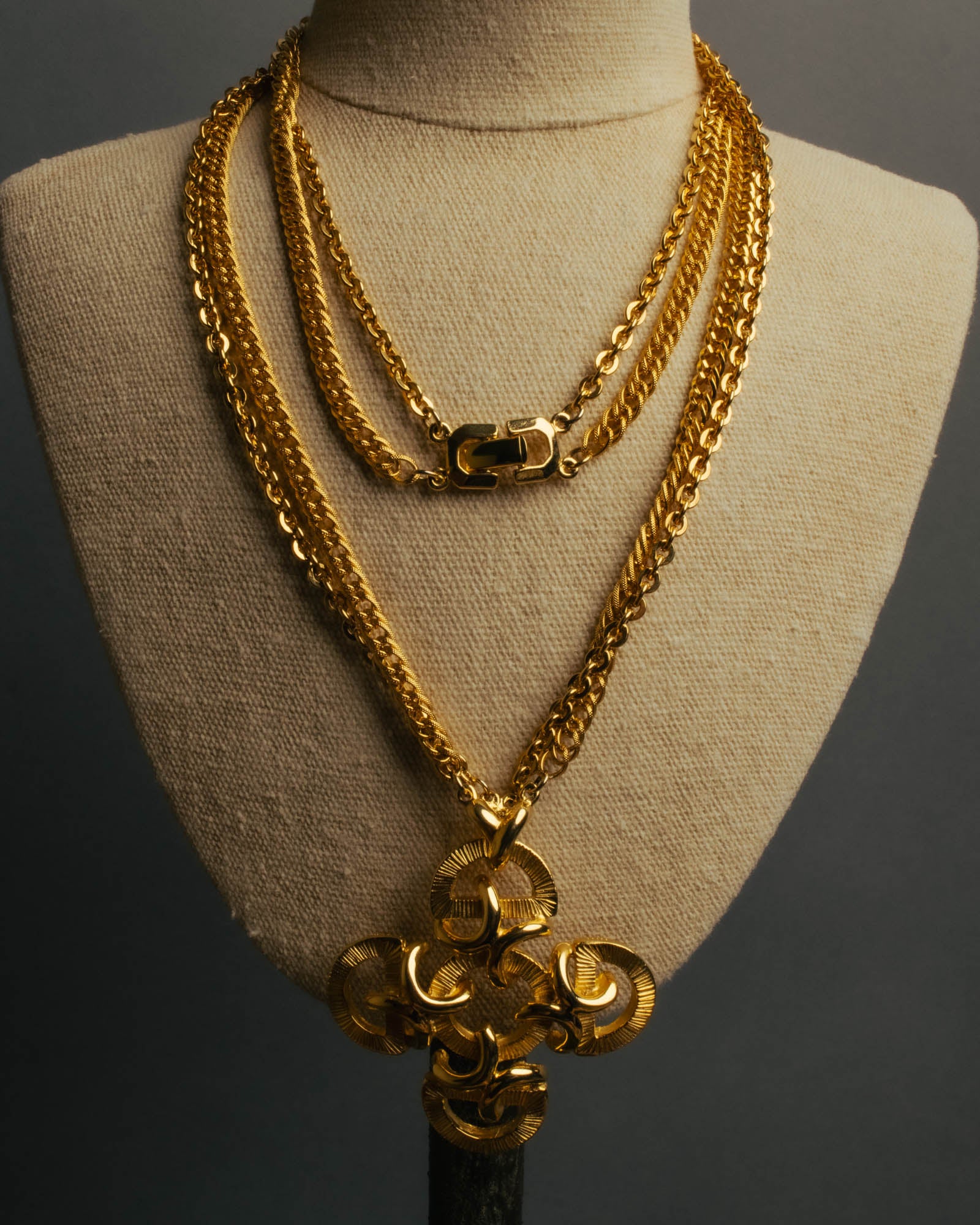 -SPECIAL- “Lucien Piccard” 70’s-80’s Gold tone cross pendant necklace