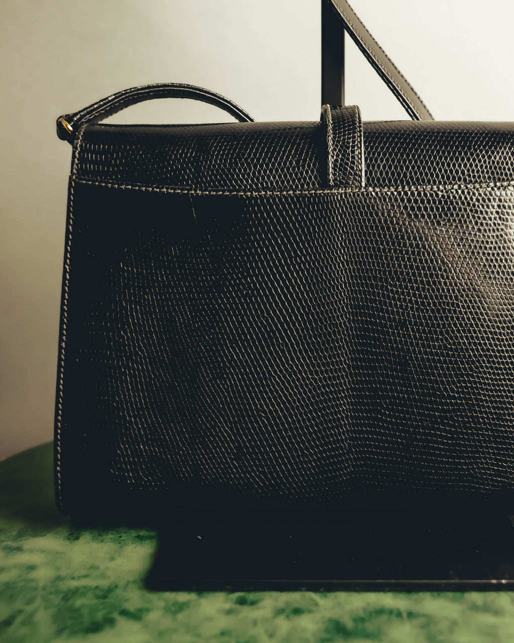 "GUCCI" 60's-70's Glossy lizard embossed leather shoulder bag