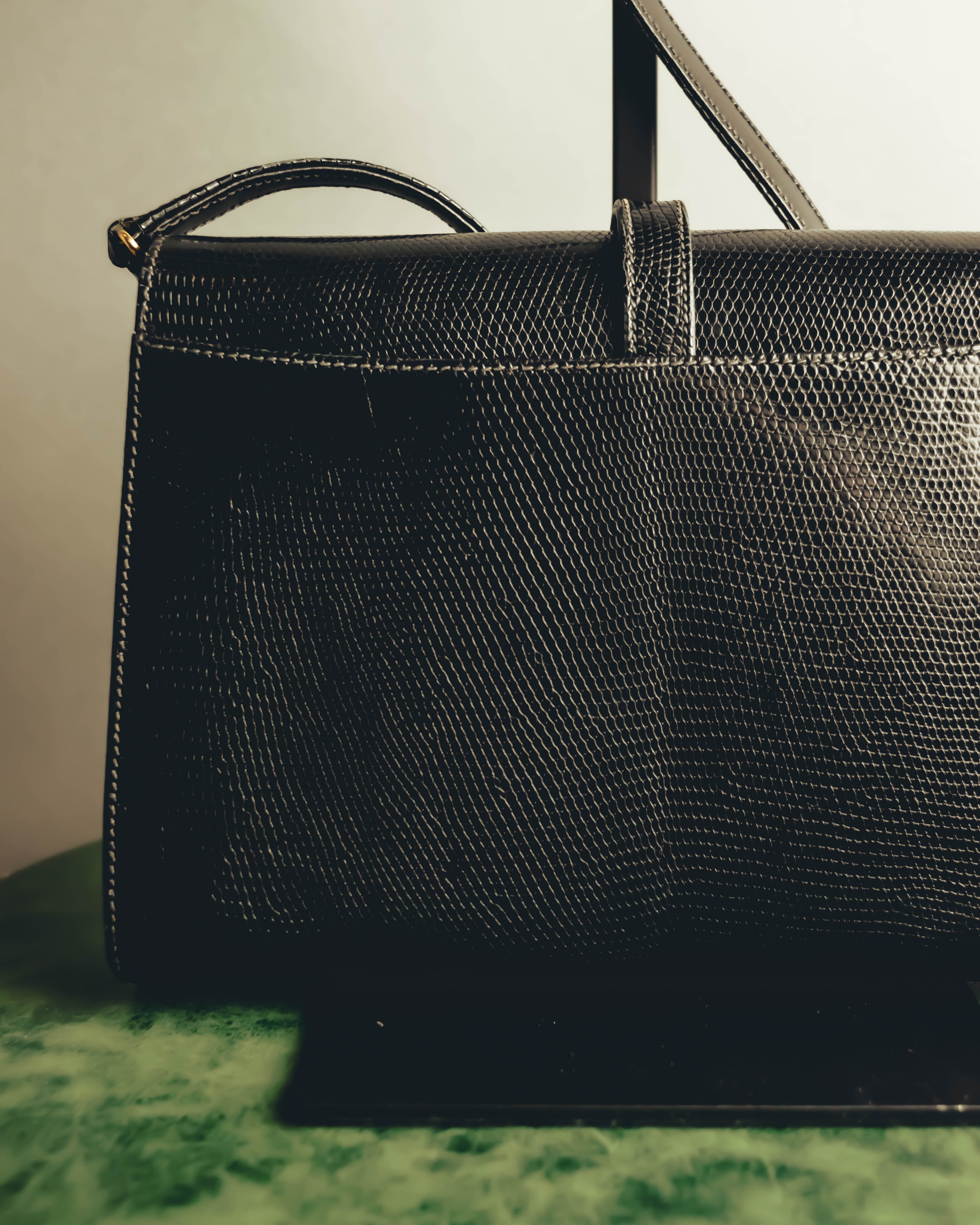 "GUCCI" 60's-70's Glossy lizard embossed leather shoulder bag