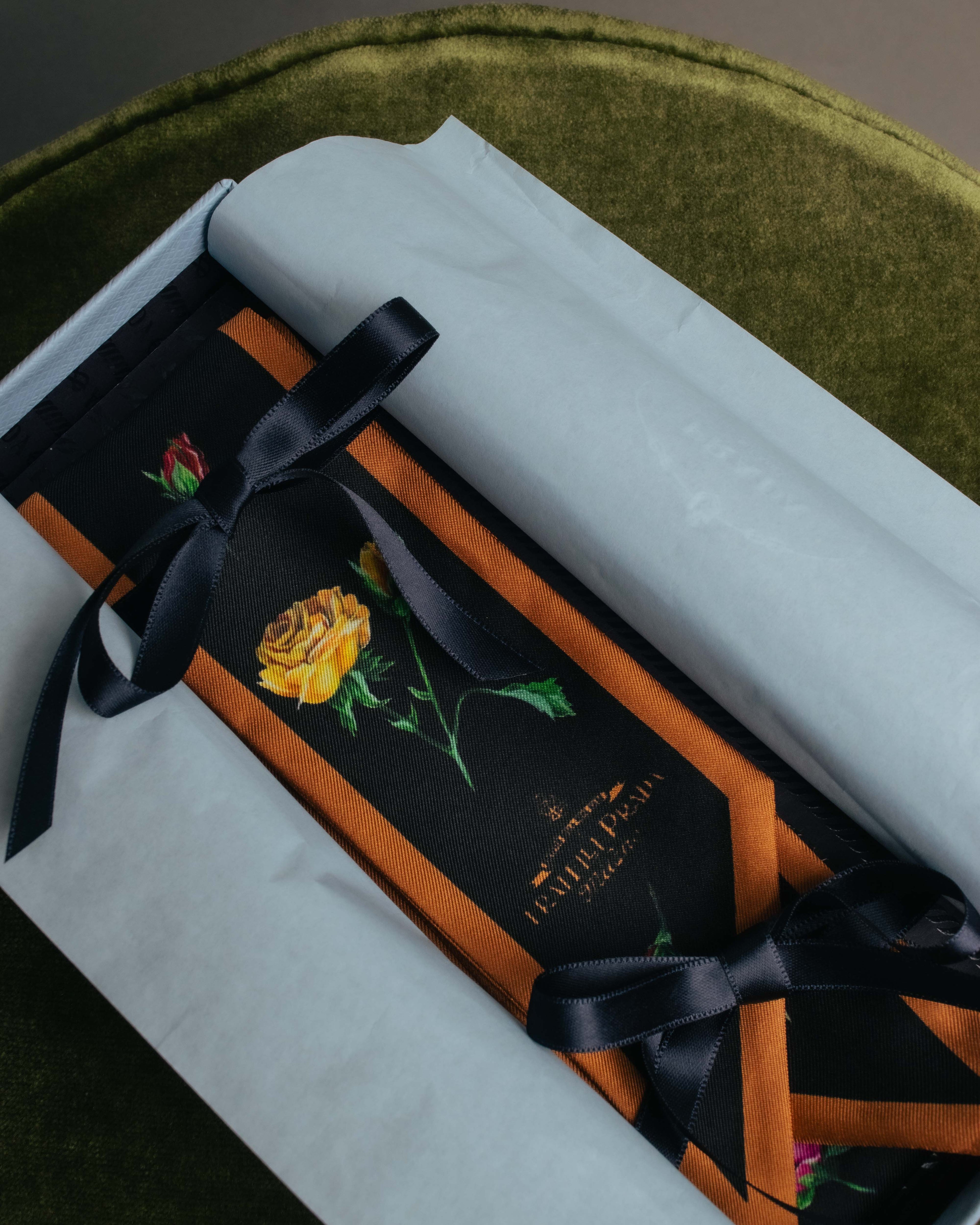 "PRADA" 2020's Floral silk skinny scarf
