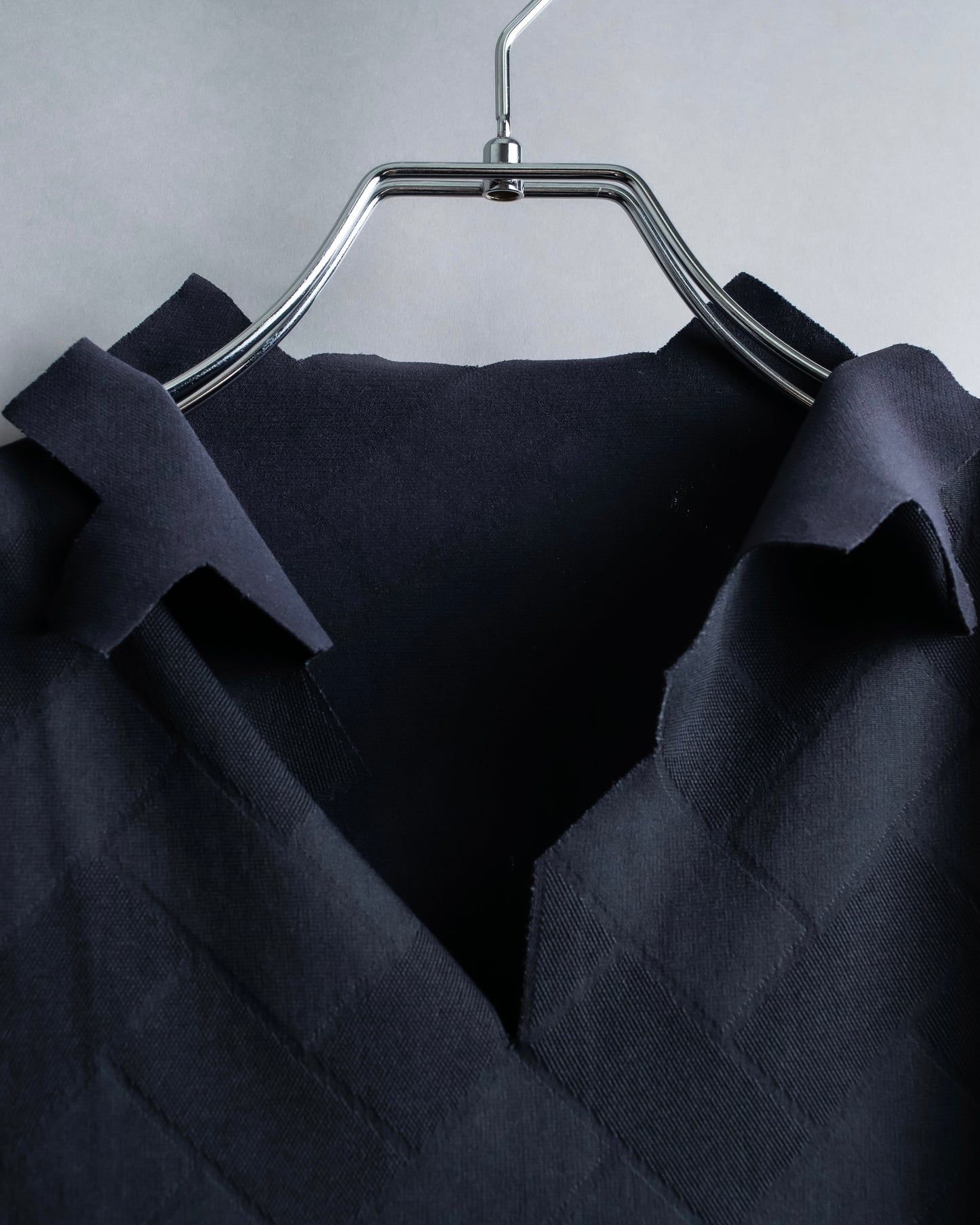 "PLEATS PLEASE ISSEY MIYAKE" 

Meander sleeveless tops