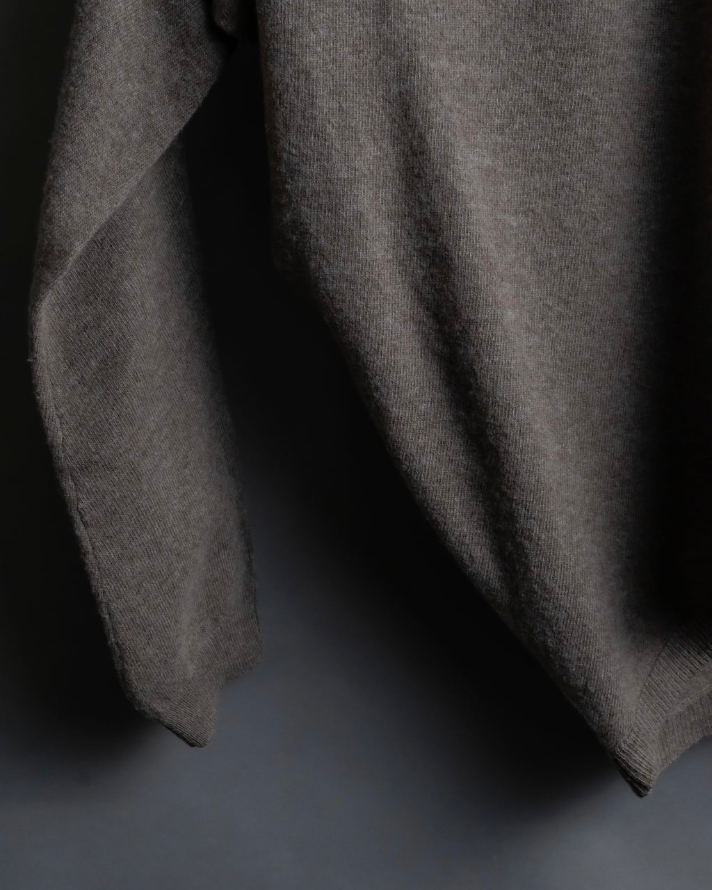 "MAISON MARGIELA 2005's AW " Twisted detail V-neck knit