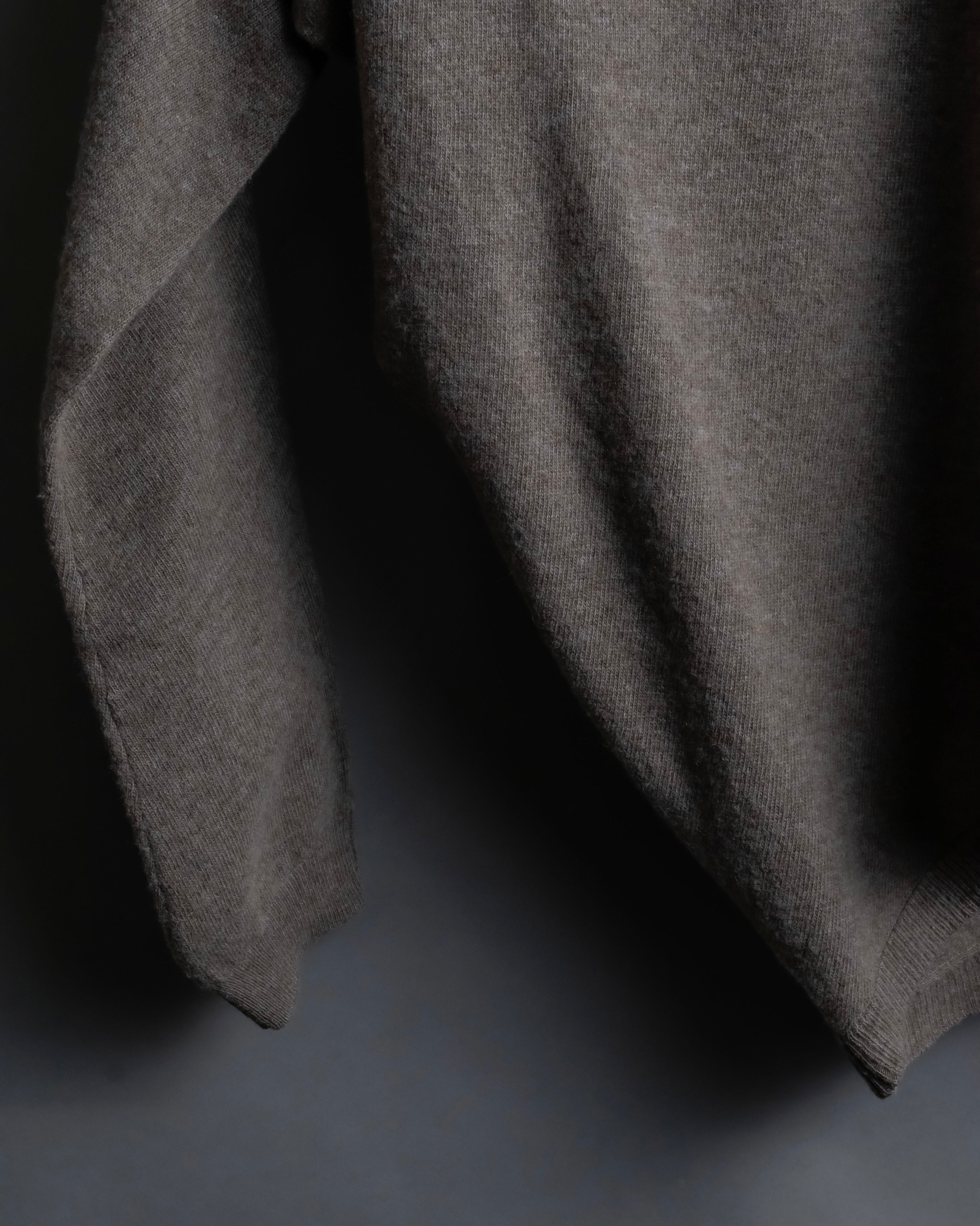 "MAISON MARGIELA 2005's AW " Twisted detail V-neck knit