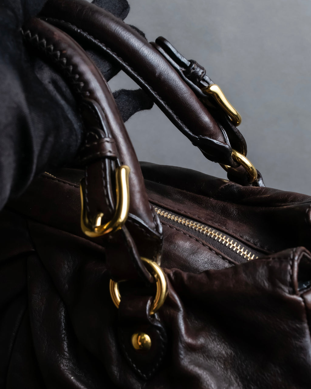 "MIU MIU" Tuck pleat design leather hand bag