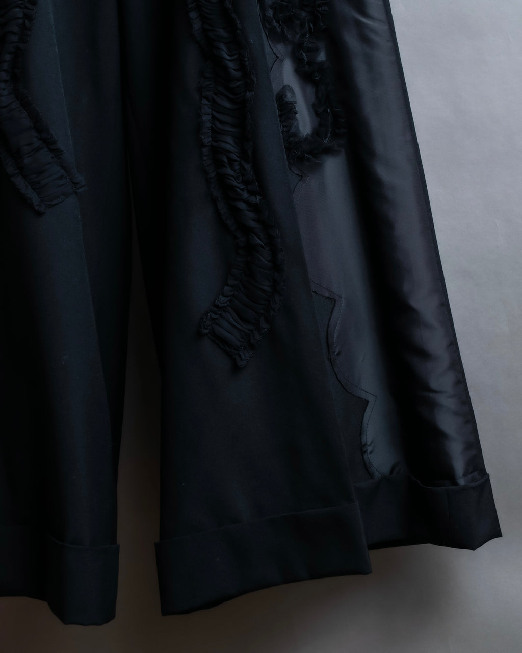 "COMME des GARCONS" Ruffle & tulle asymmetrical docking sarouel slacks