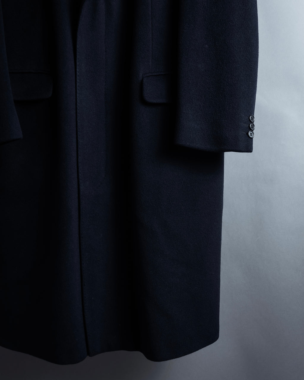 -SPECIAL- "BURBERRYS" 1980-1990's 
Classically tailored oversized 100% cashmere chester coat