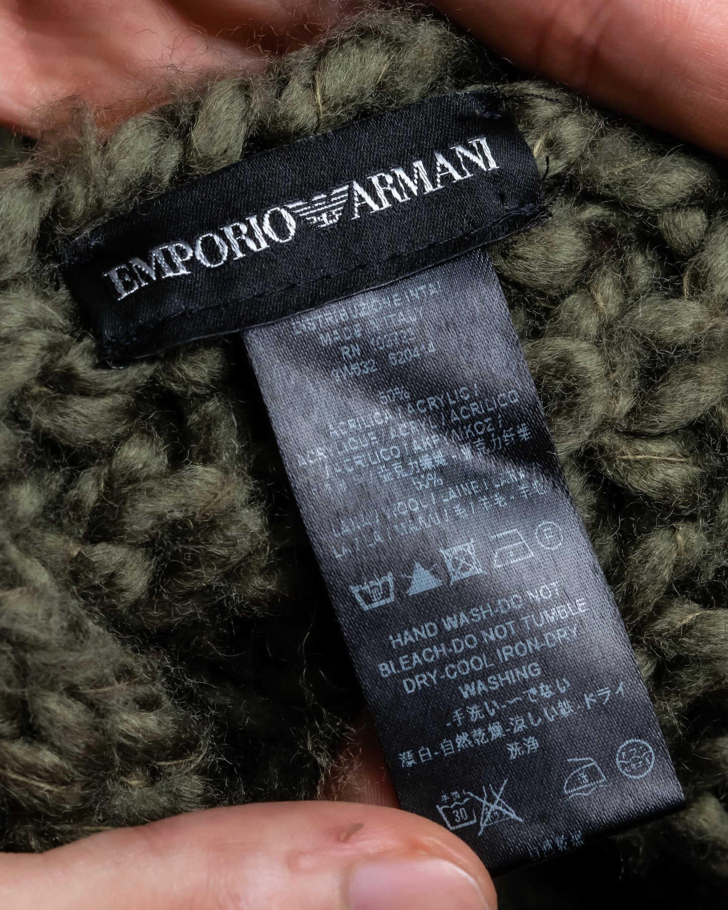 "EMPORIO ARMANI" Low gauge cable knit fringe design muffler