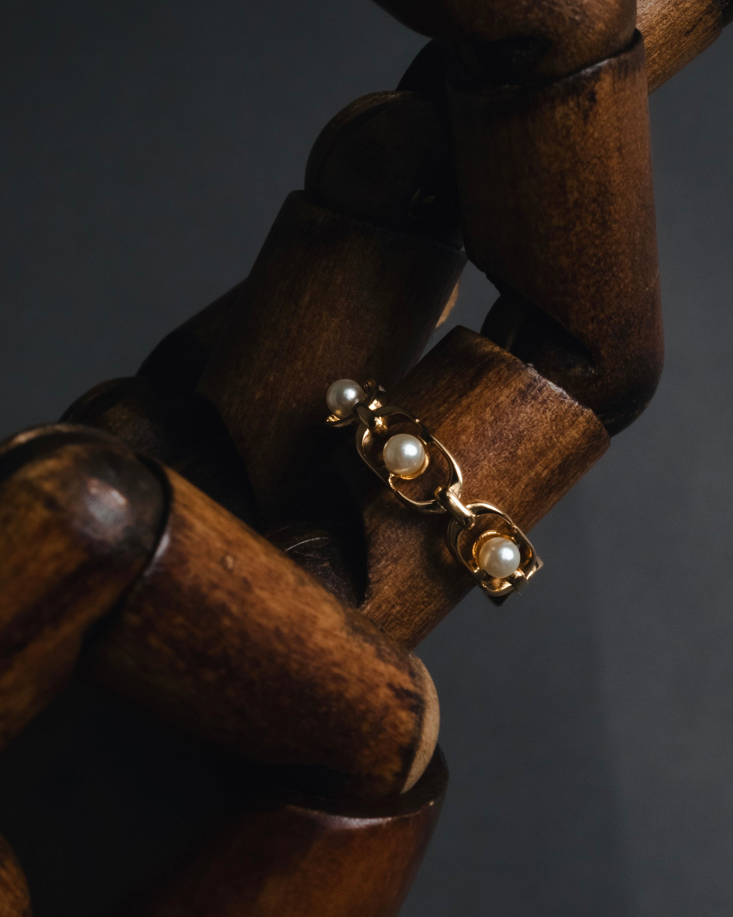 "DIOR" Chain link pearl accents ring