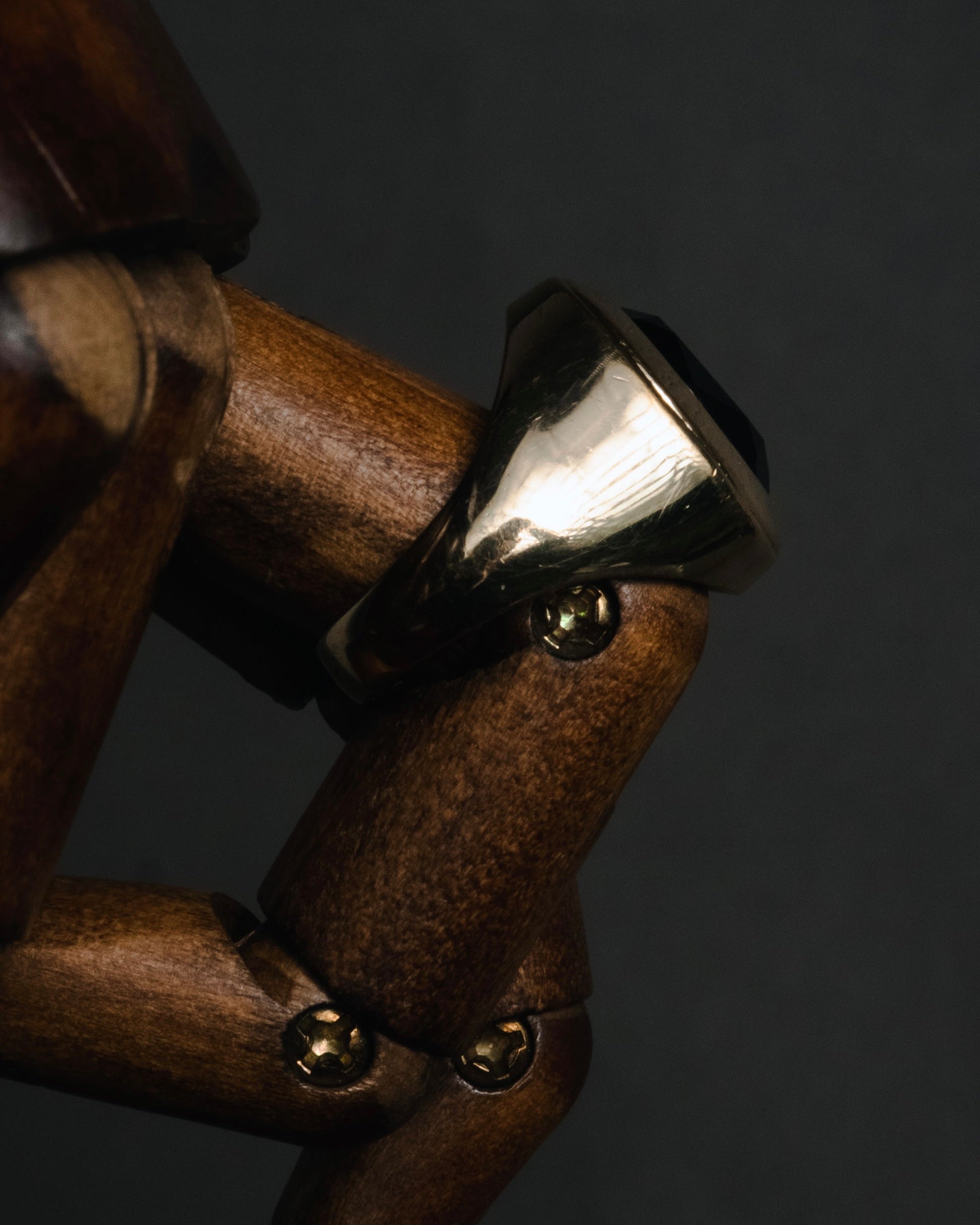 "Alexander McQueen" 10’s black stone signet ring