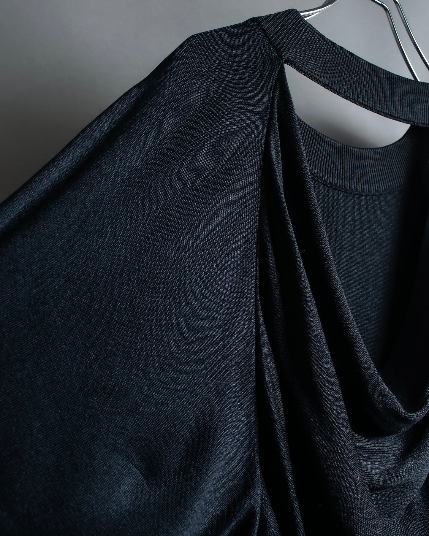 "ISSEY MIYAKE" Open back design pullover and easy pants 
silk fabric set up