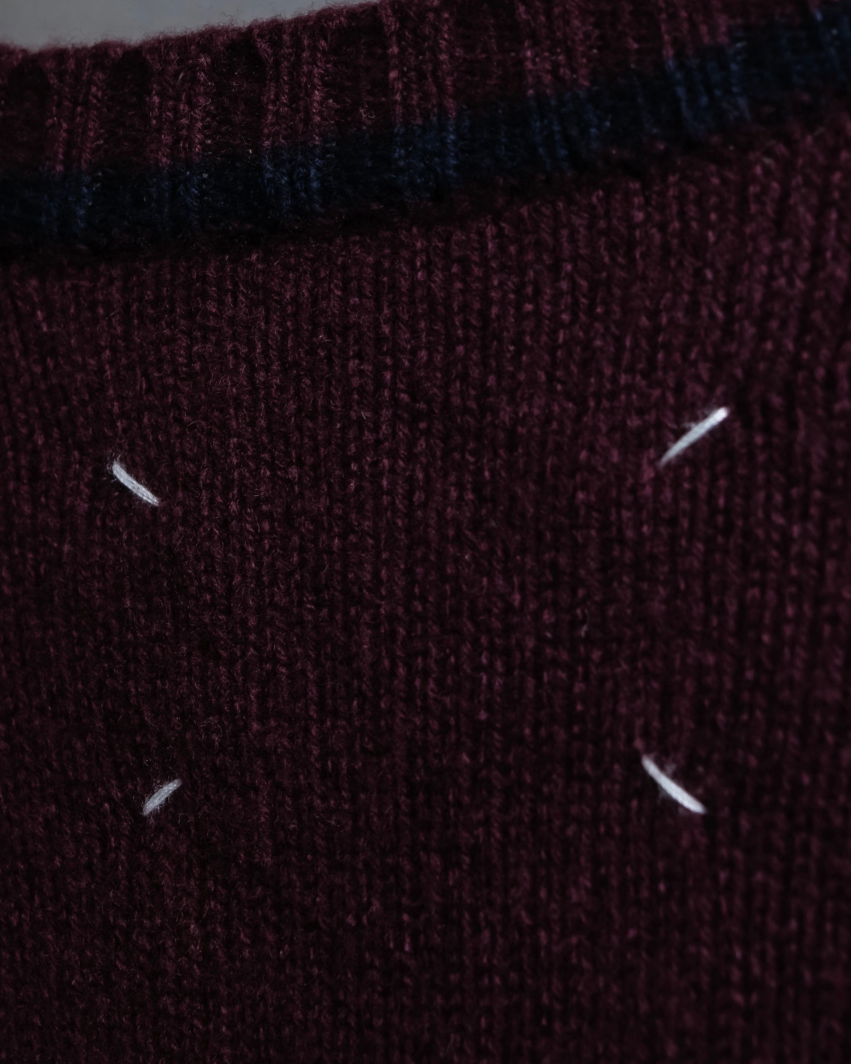 "MAISON MARGIELA"
20AW burgundy color V-neck knit