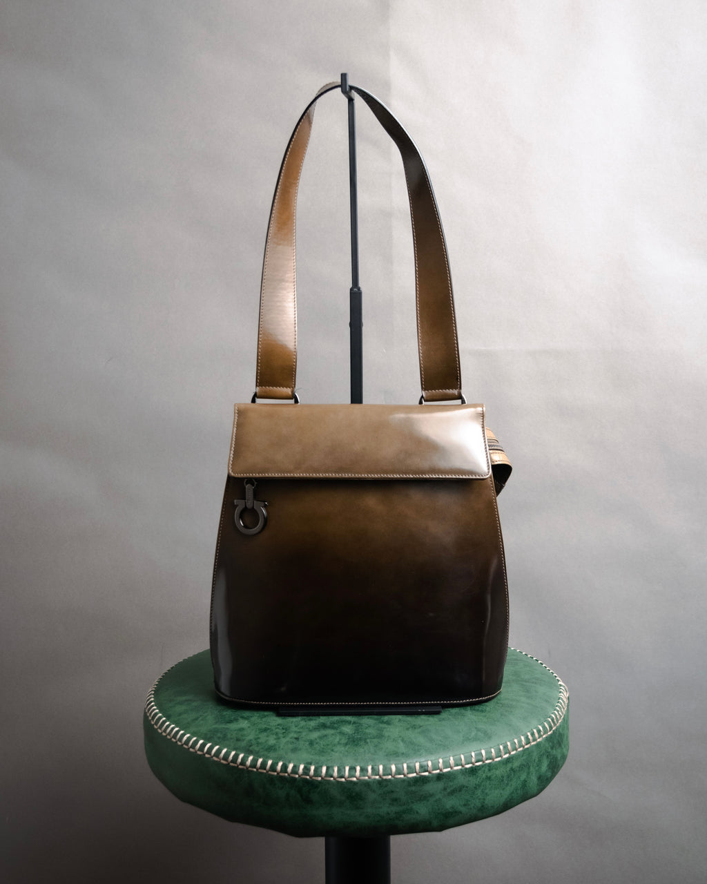 “Salvatore Ferragamo” 90’s-00’s glossy gancini shoulder bag