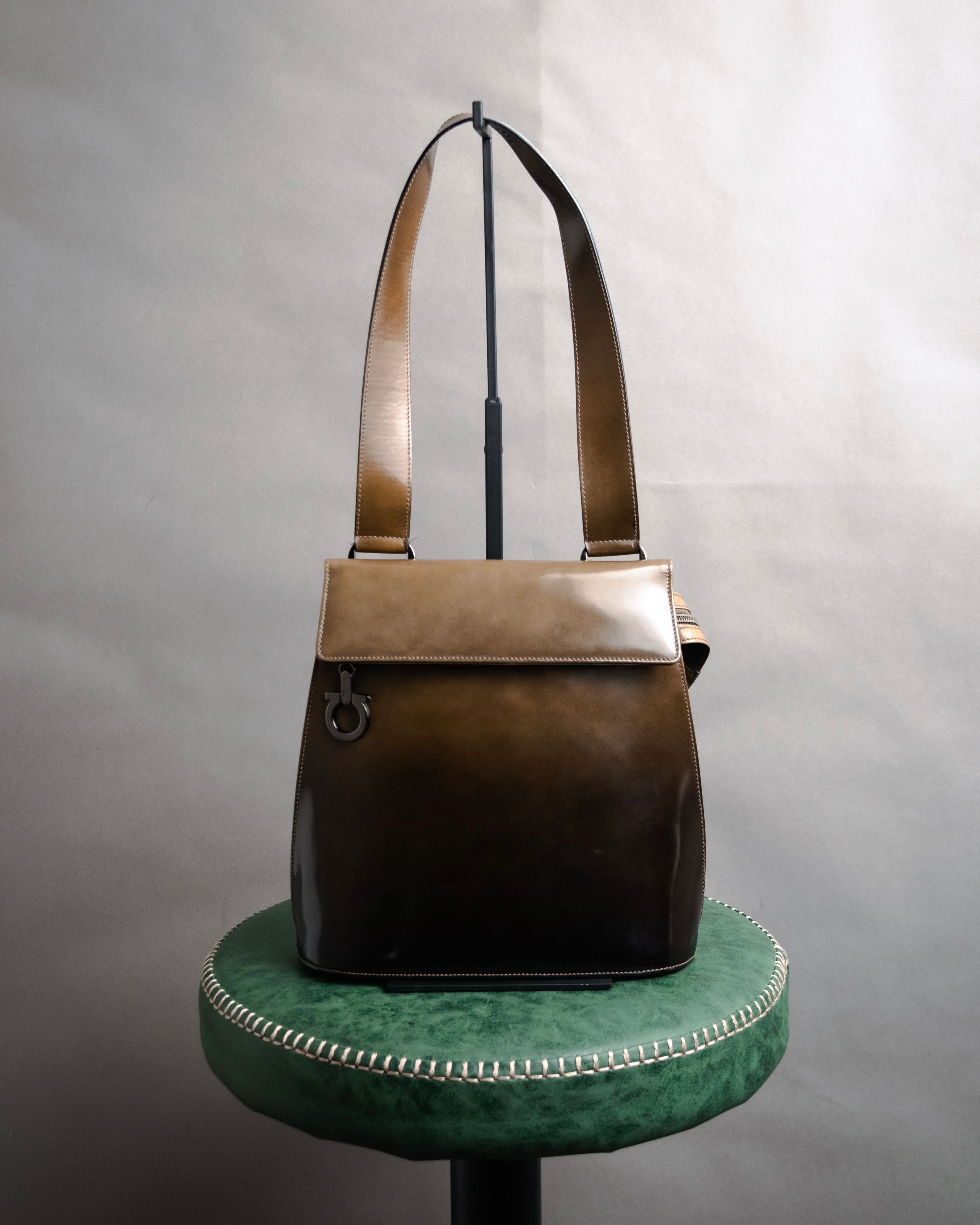 “Salvatore Ferragamo” 90’s-00’s glossy gancini shoulder bag