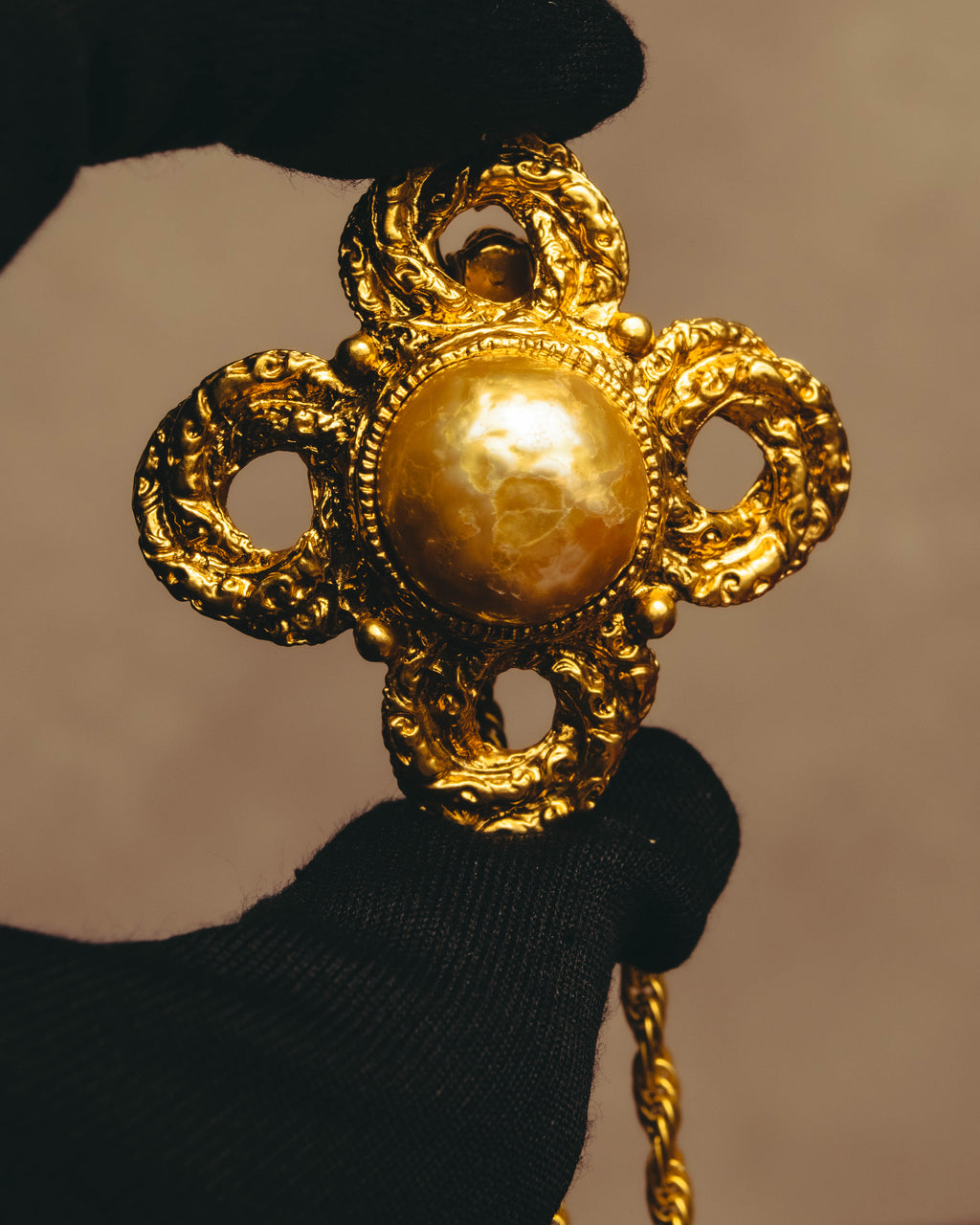 -SPECIAL- "YVES SAINT LAURENT" 80's-90's Baroque pearl textured gold pendant necklace