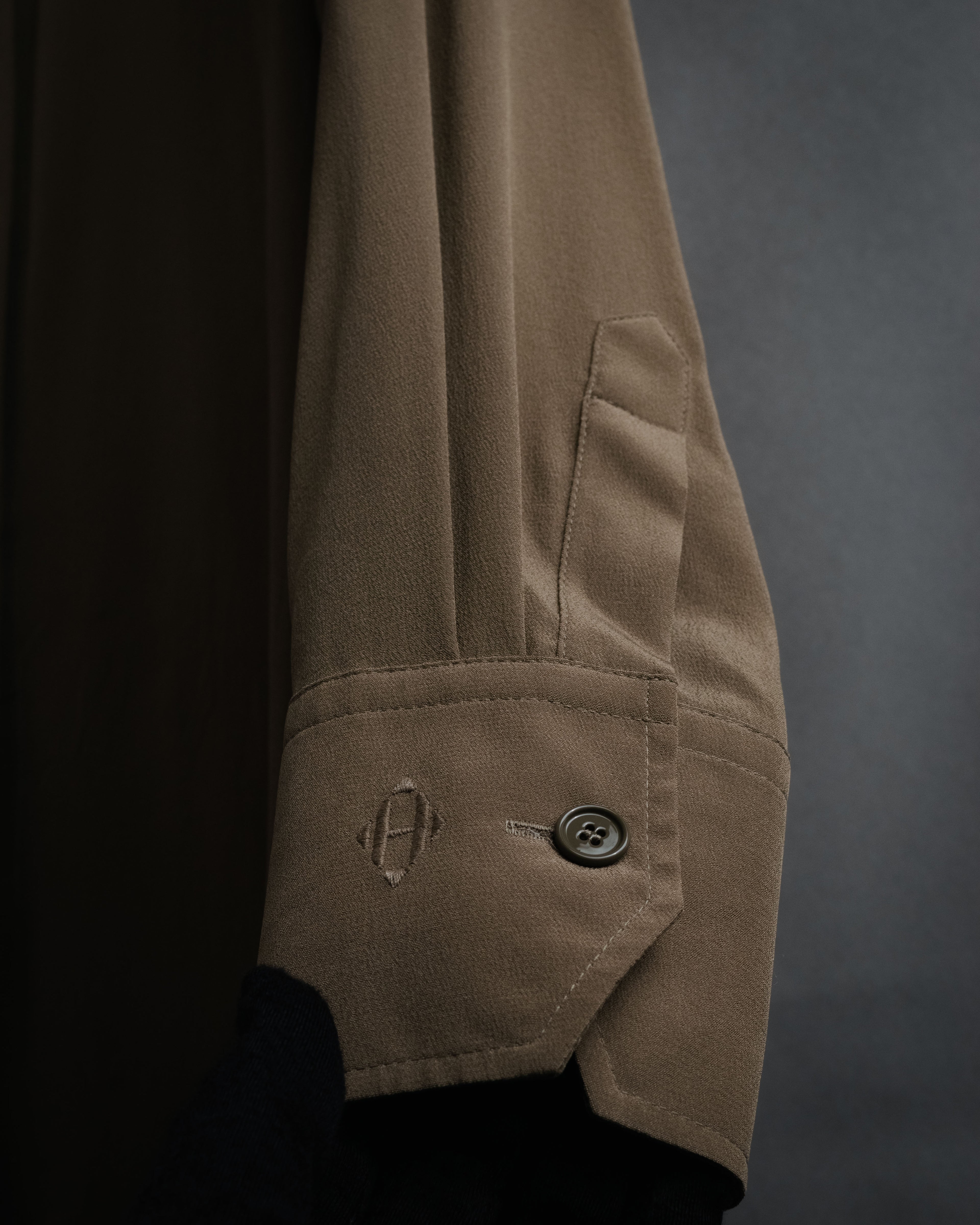 “HERMES” 2018-2024 Minimal band collar silk shirt