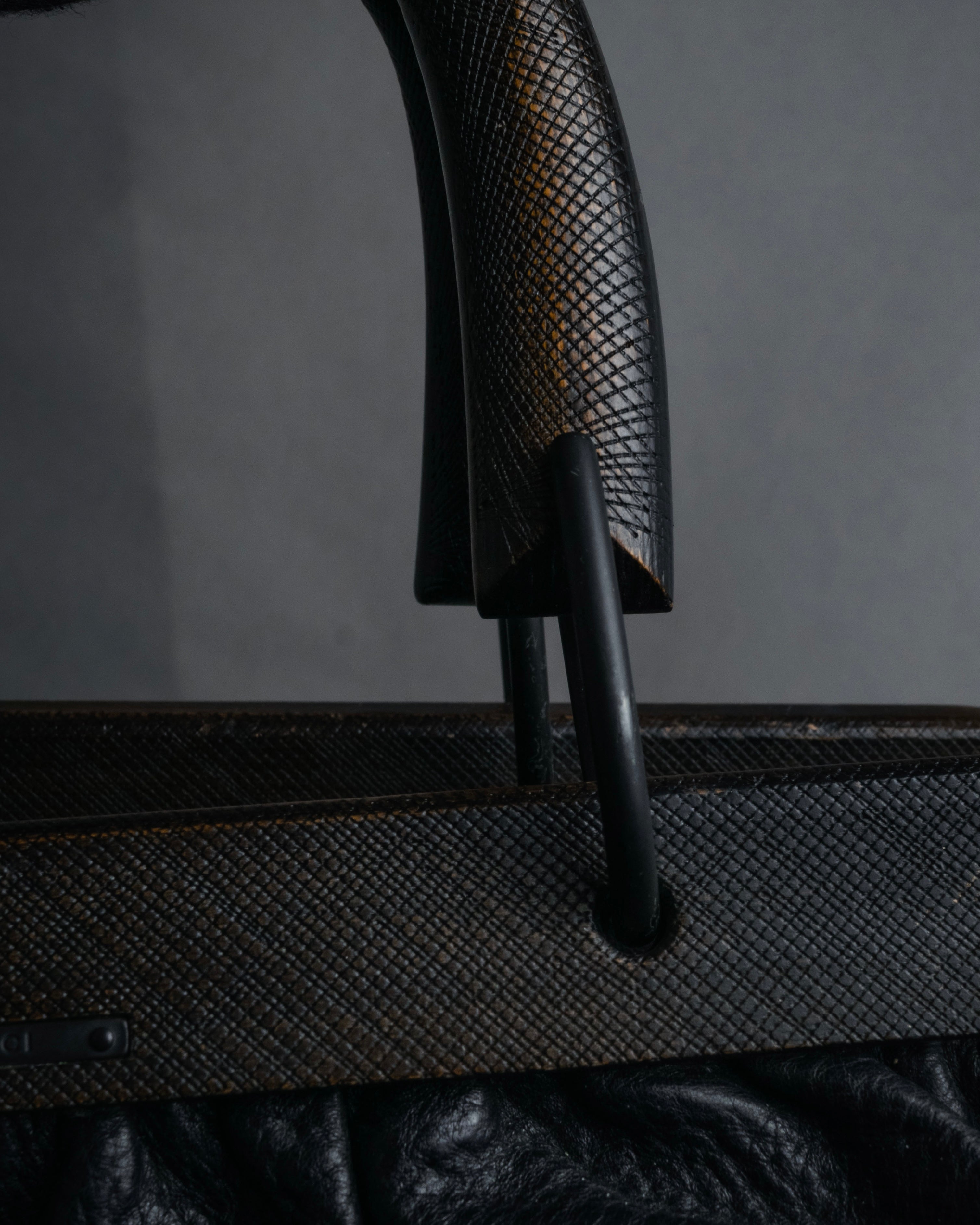 –SPECIAL– “GUCCI”
90’s-00’s Framed gathered leather handbag