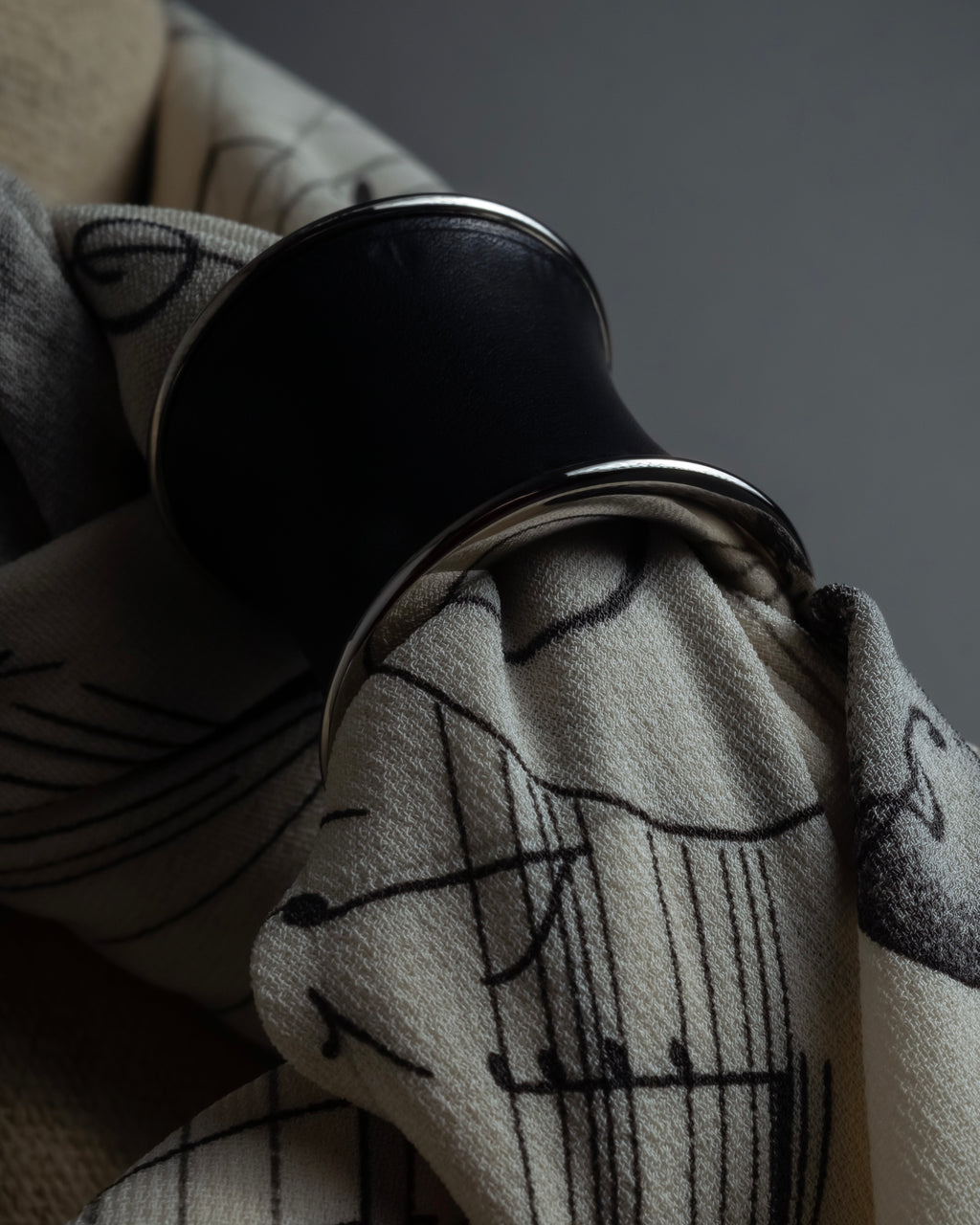 "HERMES" Drum-shaped calf leather scarf ring