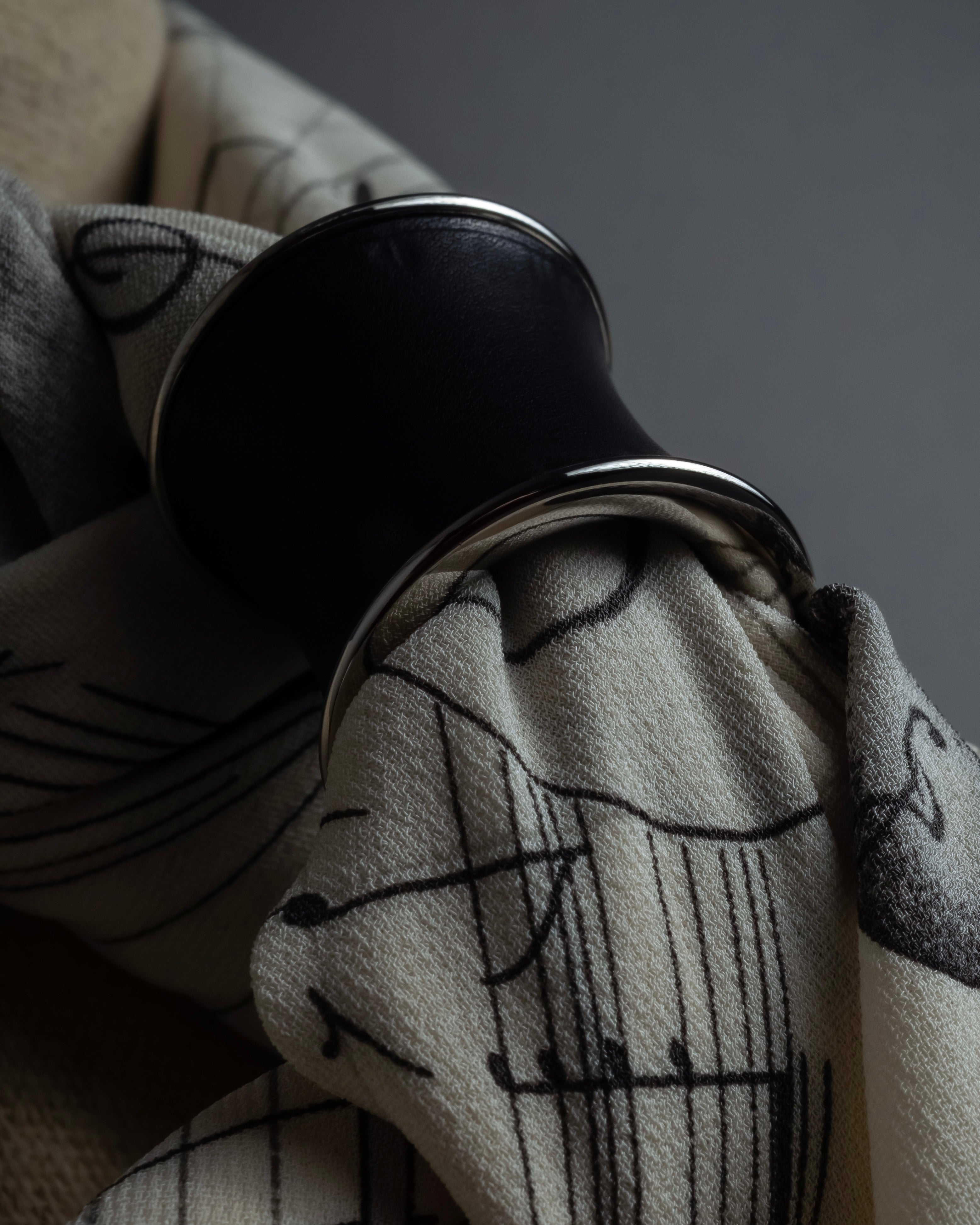 "HERMES" Drum-shaped calf leather scarf ring