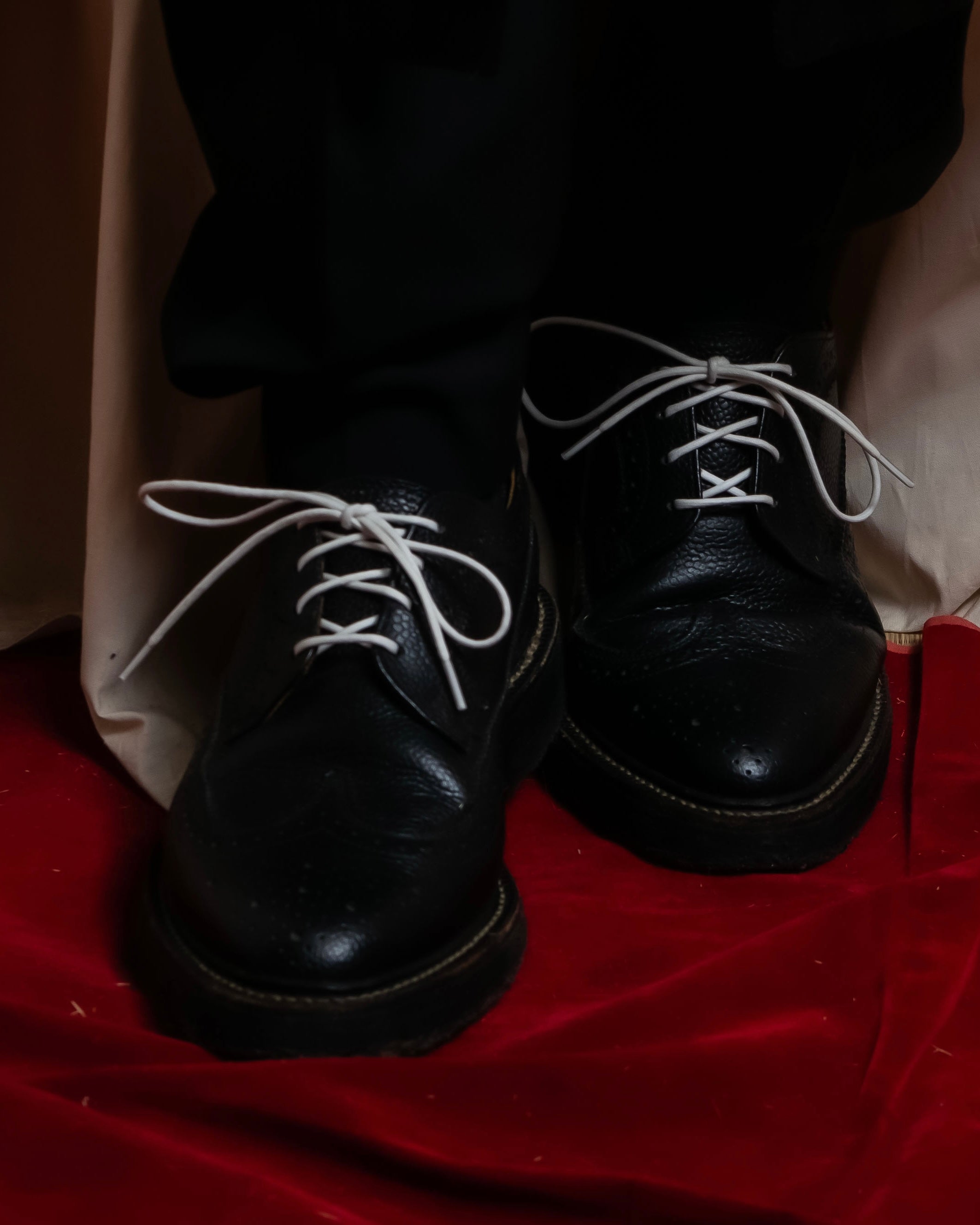 "THOM BROWNE" Wingtip design rubber sole leather shoes