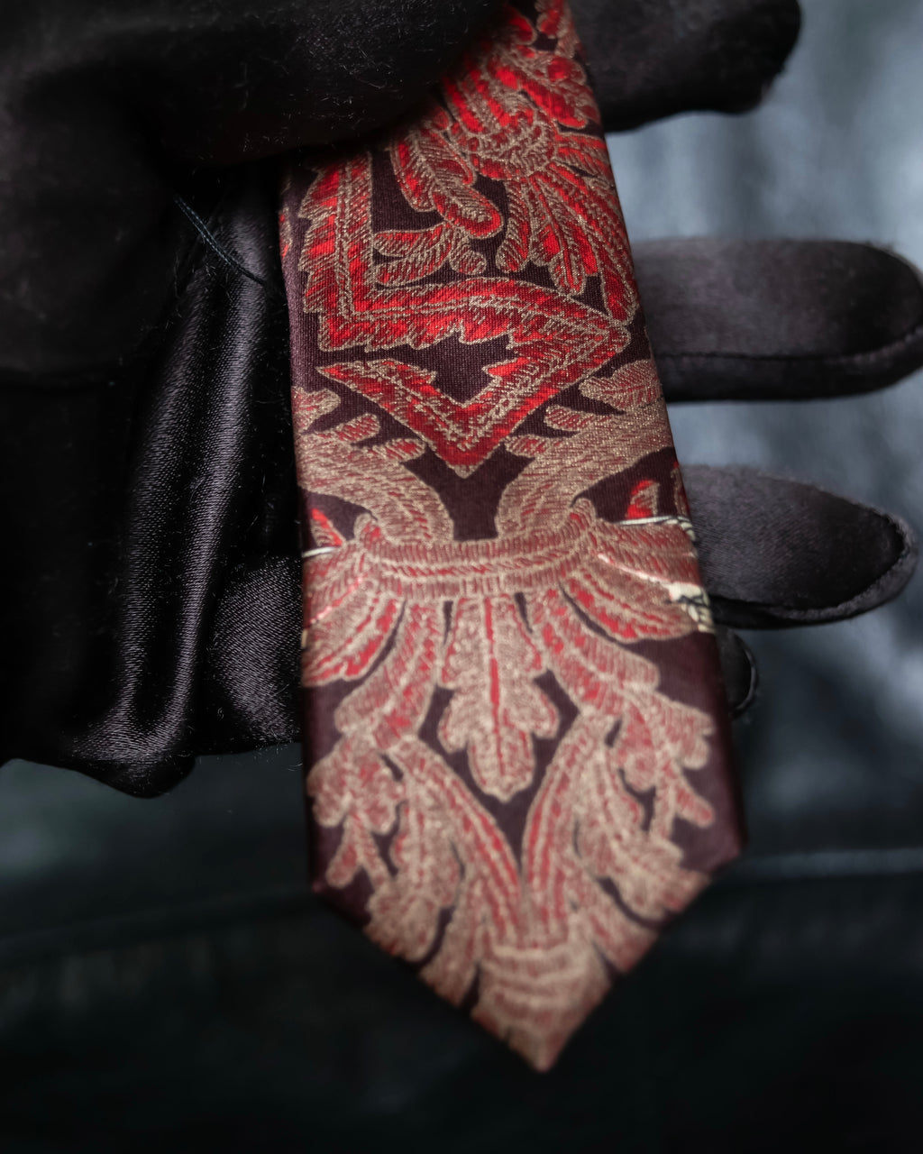 "GIANFRANCO FERRE" Beautiful botanical and frame design necktie