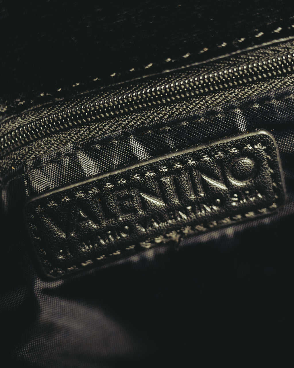 "VALENTINO" 80's-90's Ornately embroidered velvet chain shoulder bag