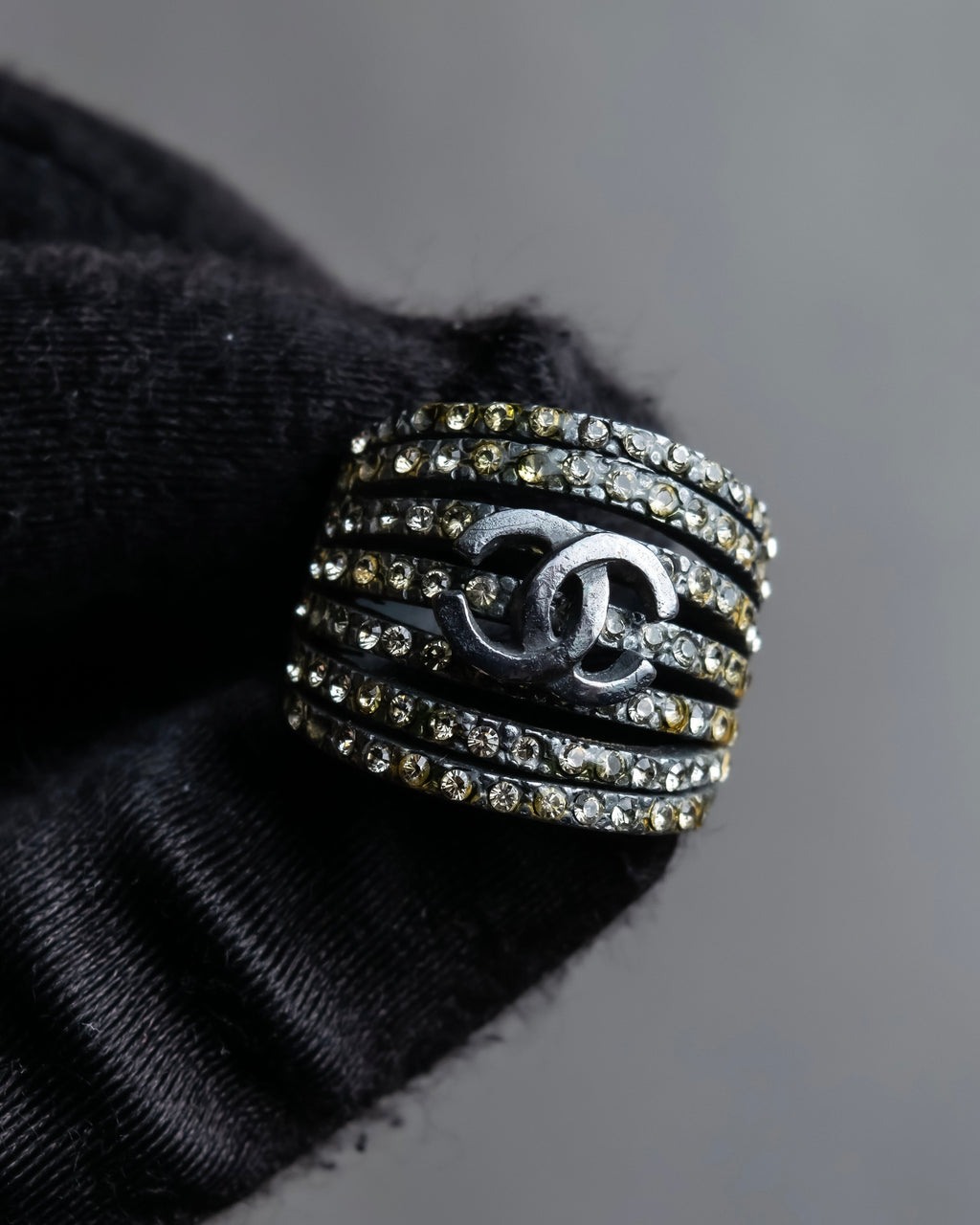 "CHANEL" 97AW Karl Lagerfeld double C logo rhinestone design ring