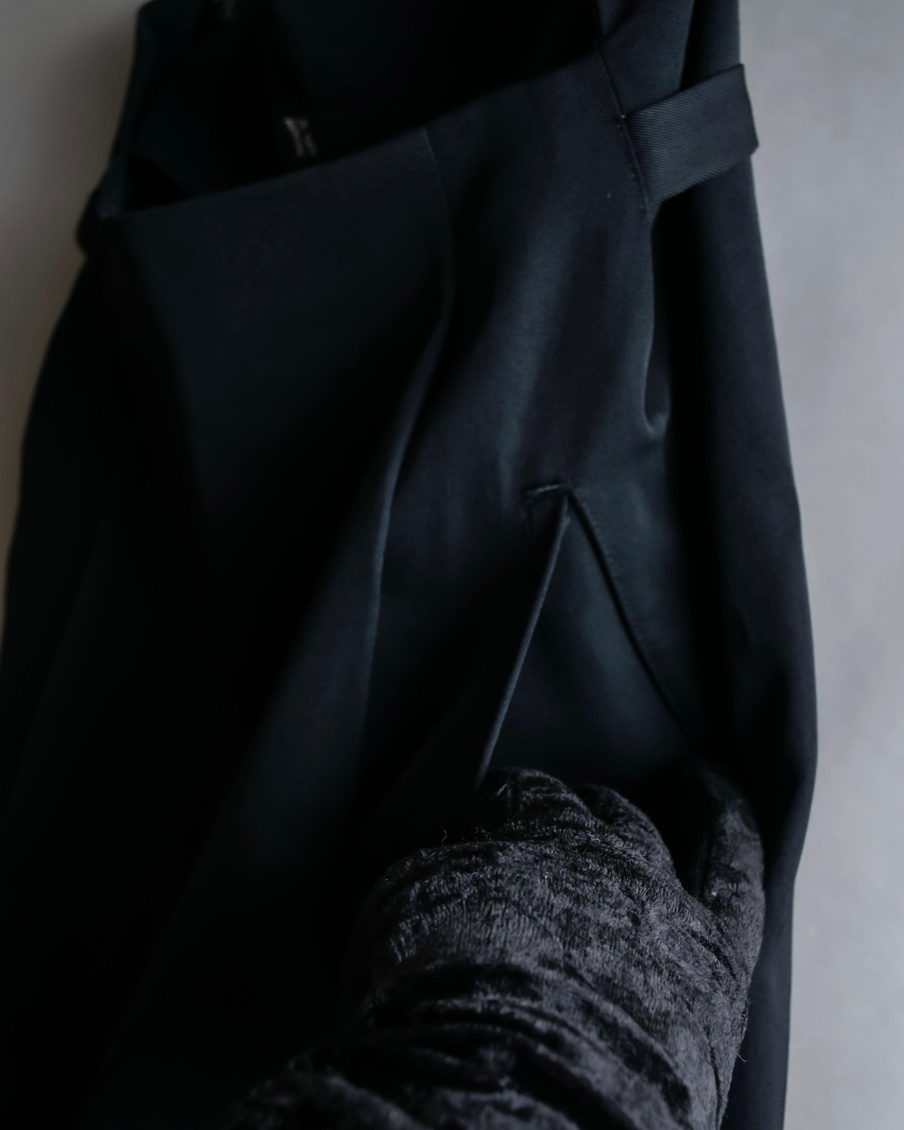 "Y's" Metal fitting belt design cutting maxi skirt