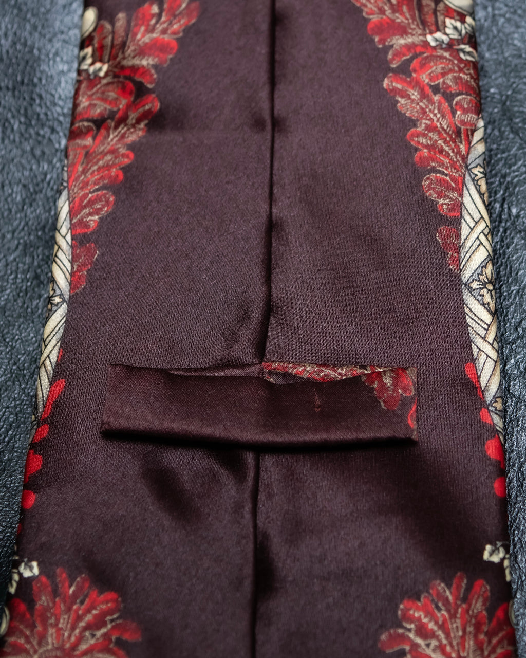 "GIANFRANCO FERRE" Beautiful botanical and frame design necktie