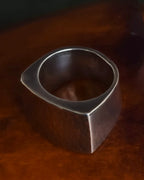 "GUCCI" Hammered texture square dome silver ring