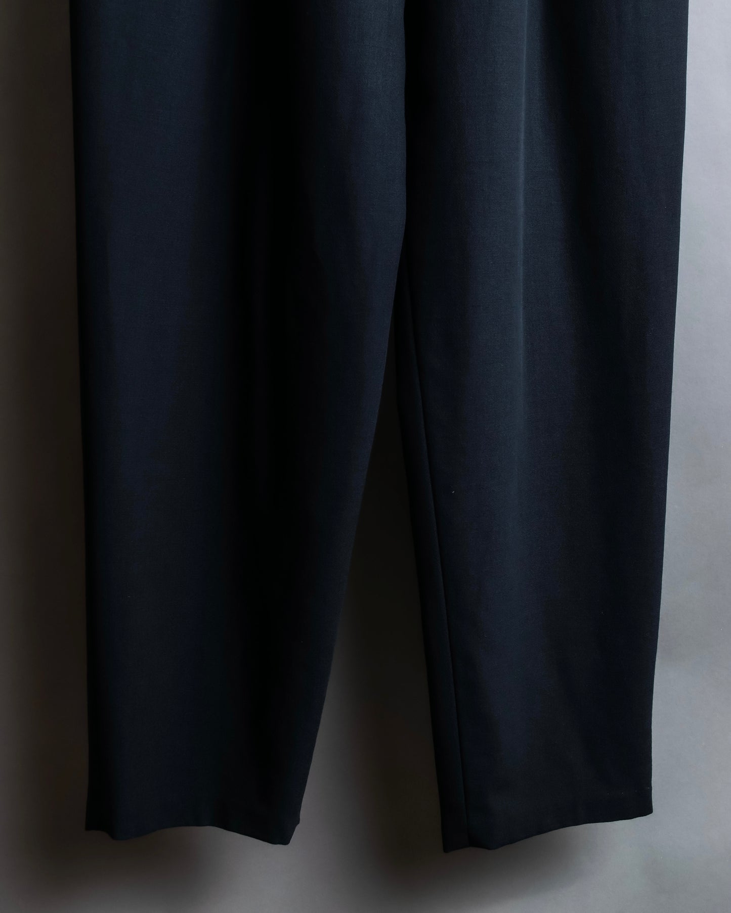 "TOKUKO 1er VOL" Side button fastener design high waist tapered slacks