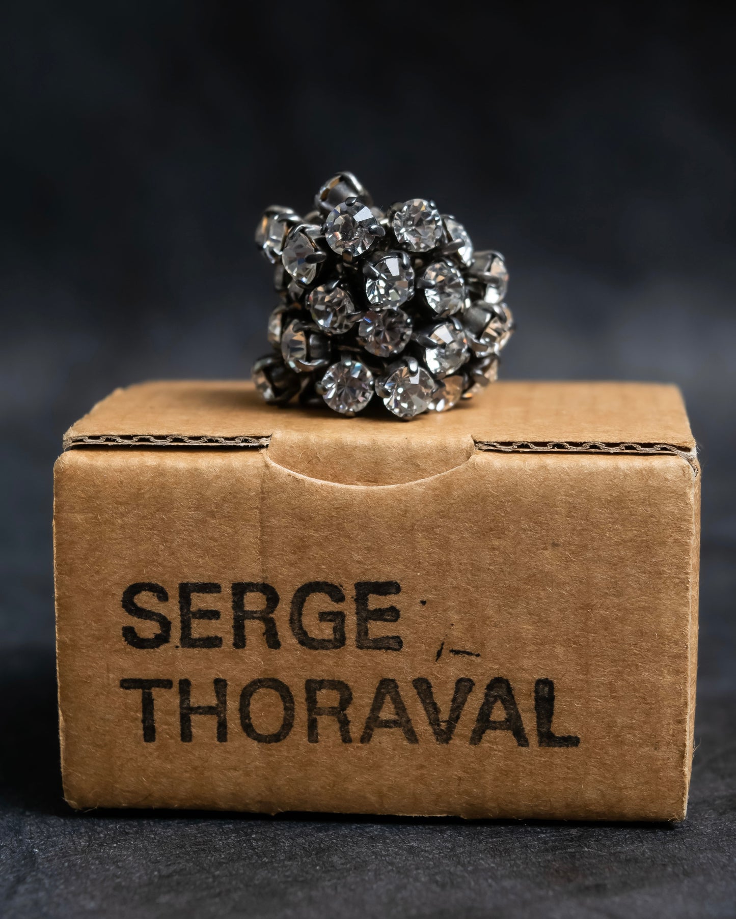 "SERGE THORAVAL" Crystal top chain braided ring