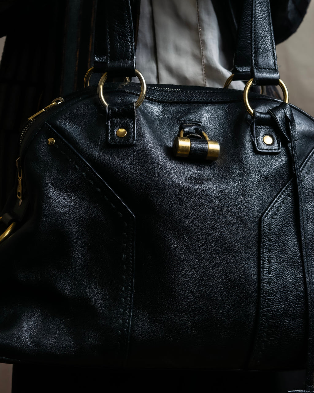 "YVES SAINT LAURENT" Gold parts design Muse toe leather bag