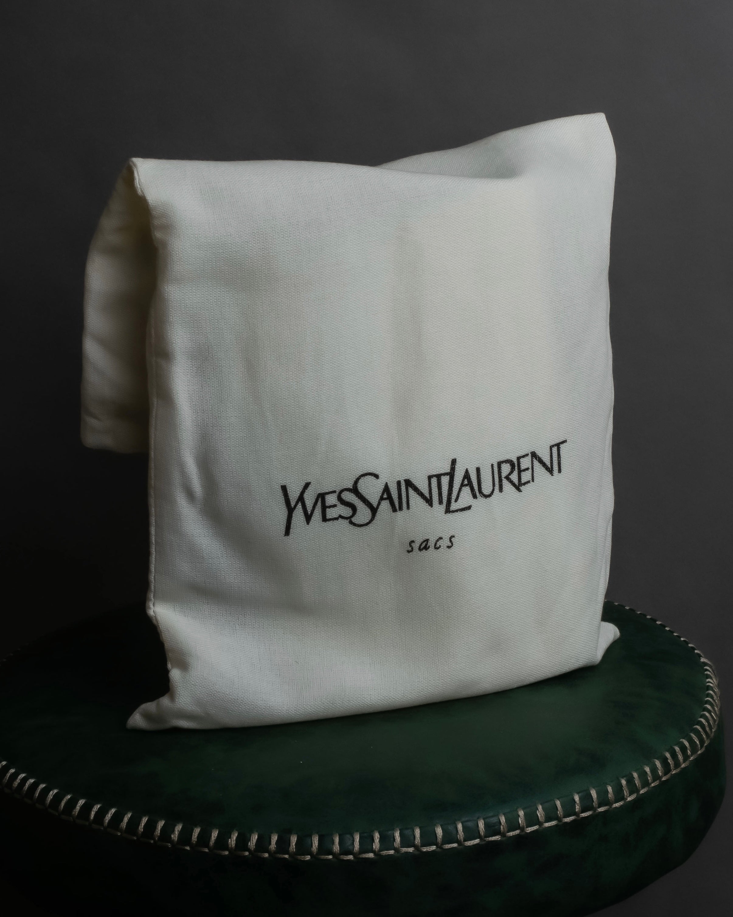 "YVES SAINT LAURENT" Clasp design chain shoulder patent leather bag