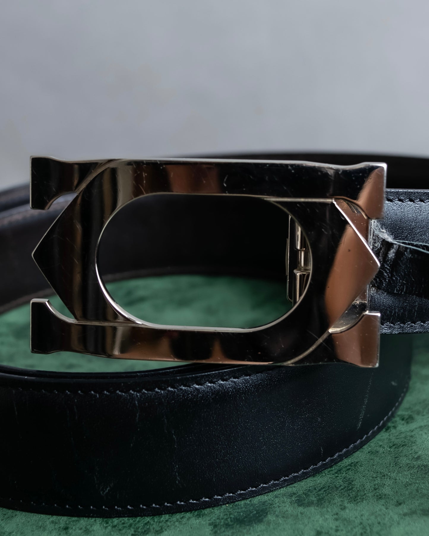 "Cartier" 2C logo motif buckle design leather belt