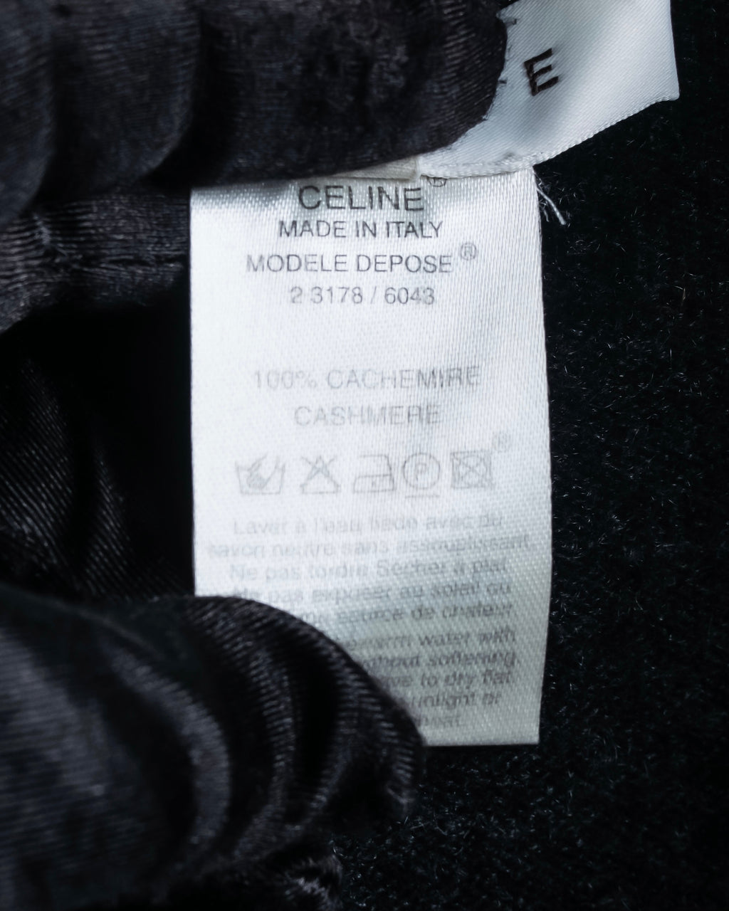 "CELINE" Beautiful U-neck design cashmere knit pullover