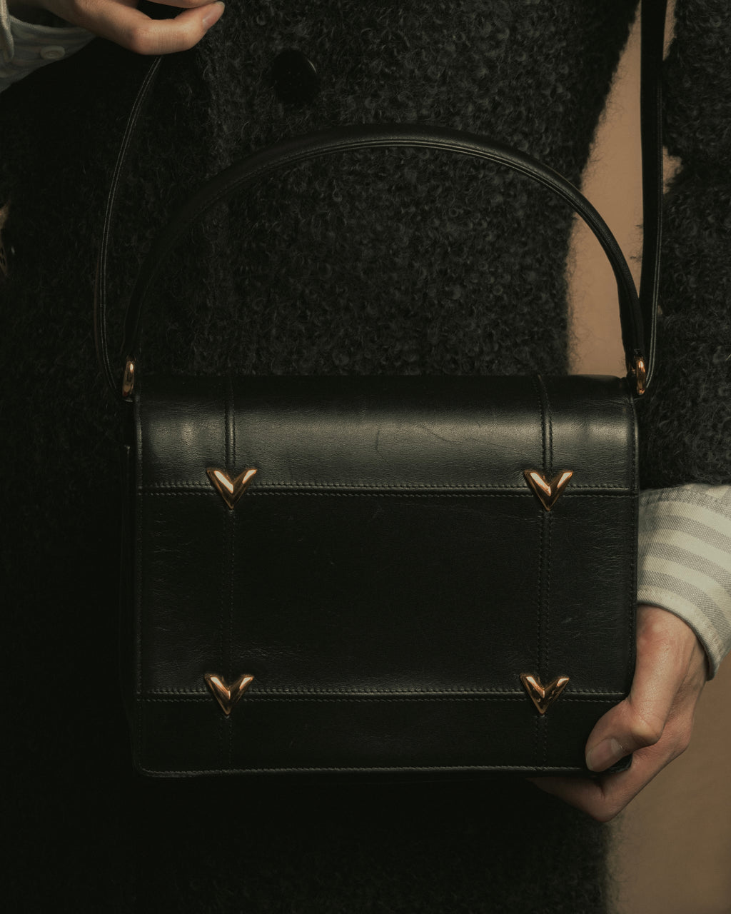 -SPECIAL- "VALENTINO GARAVANI" 90’s-00’s V corner hardware leather top handle bag