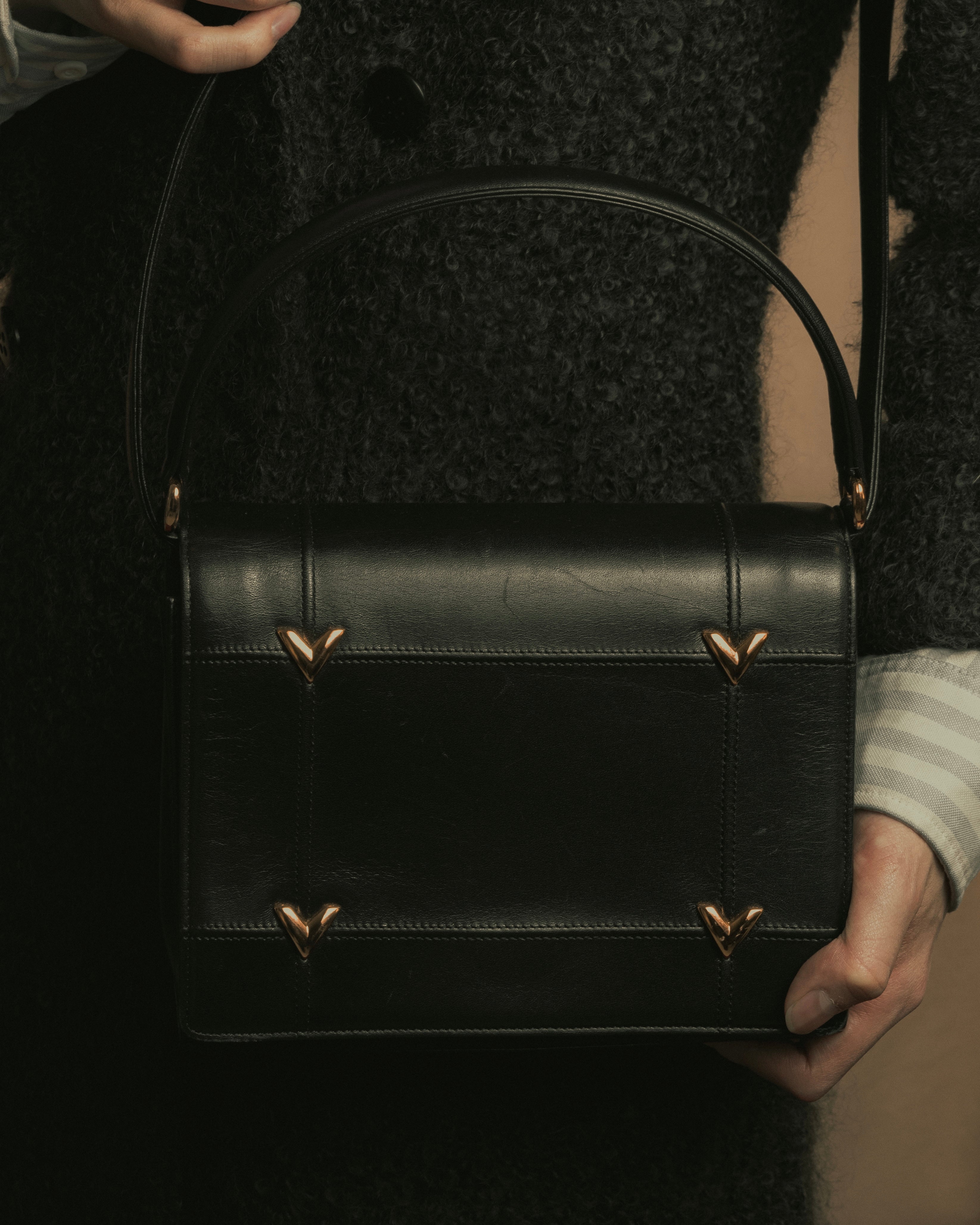 -SPECIAL- "VALENTINO GARAVANI" 90’s-00’s V corner hardware leather top handle bag