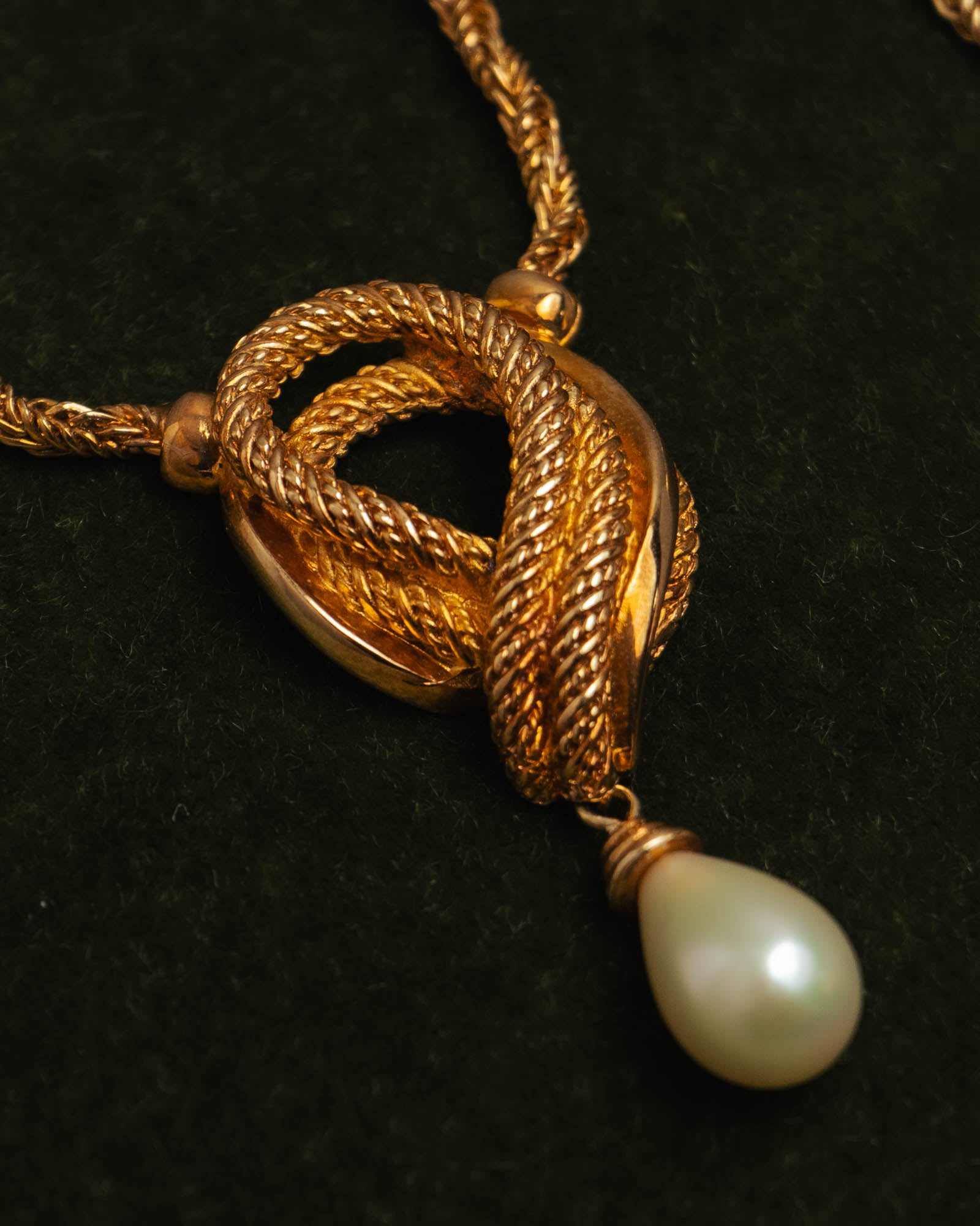 –SPECIAL– “Christian Dior” 80’s-90’s rope knot pearl drop necklace