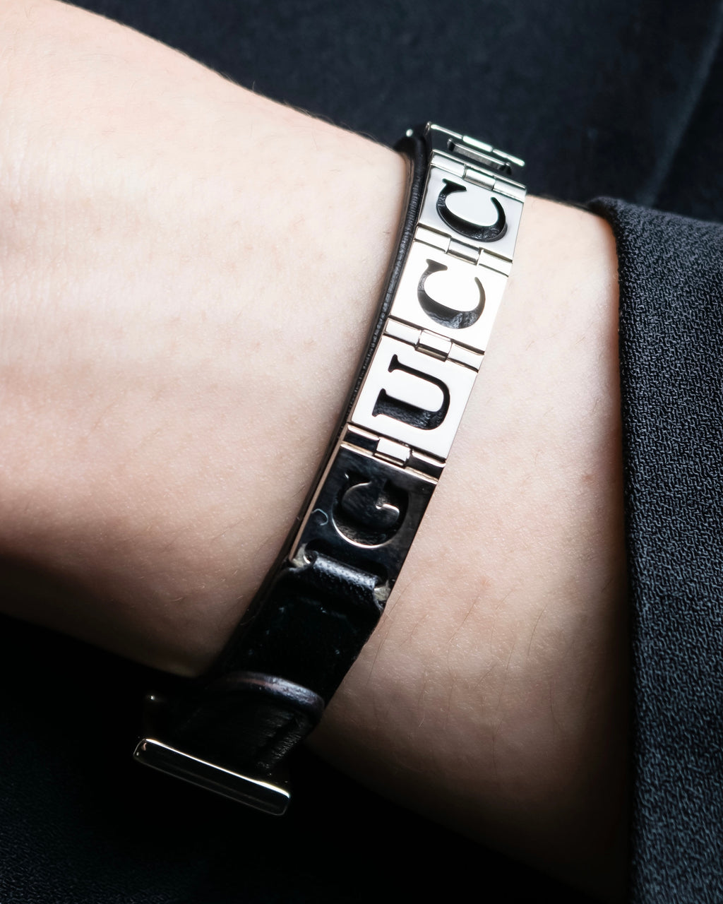 "GUCCI" Logo cat engraved leather bracelet