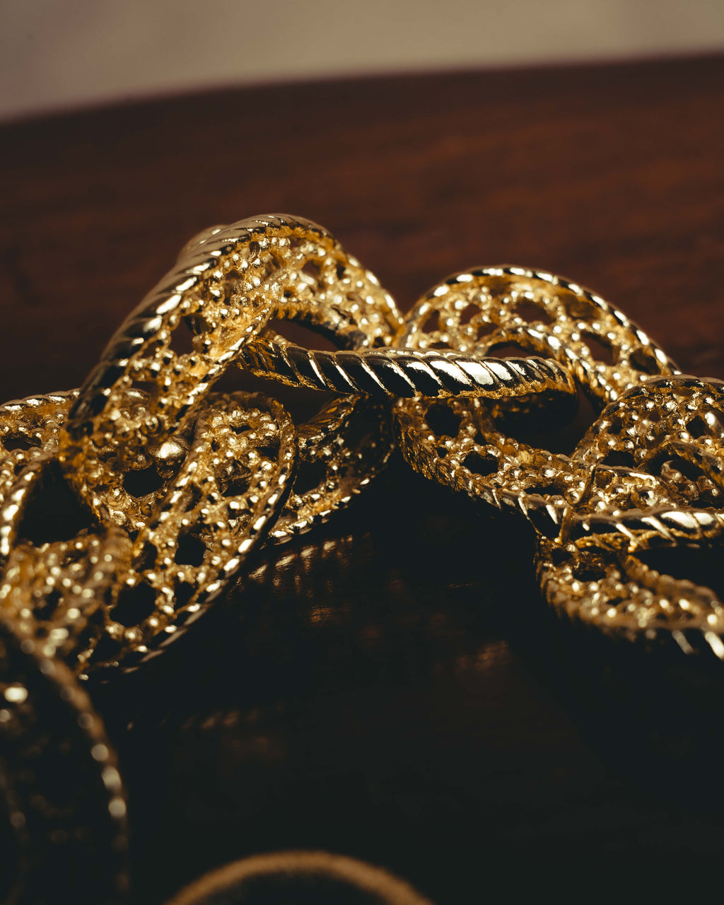 -SPECIAL- “Christian Dior” 70’s-90’s Sculptural openwork gold tone chain bracelet