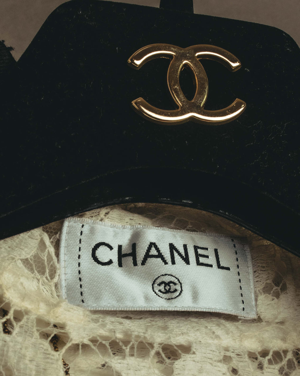 -SPECIAL- "CHANEL" 10's-20's Embellished floral lace and pearl check oversized shirt