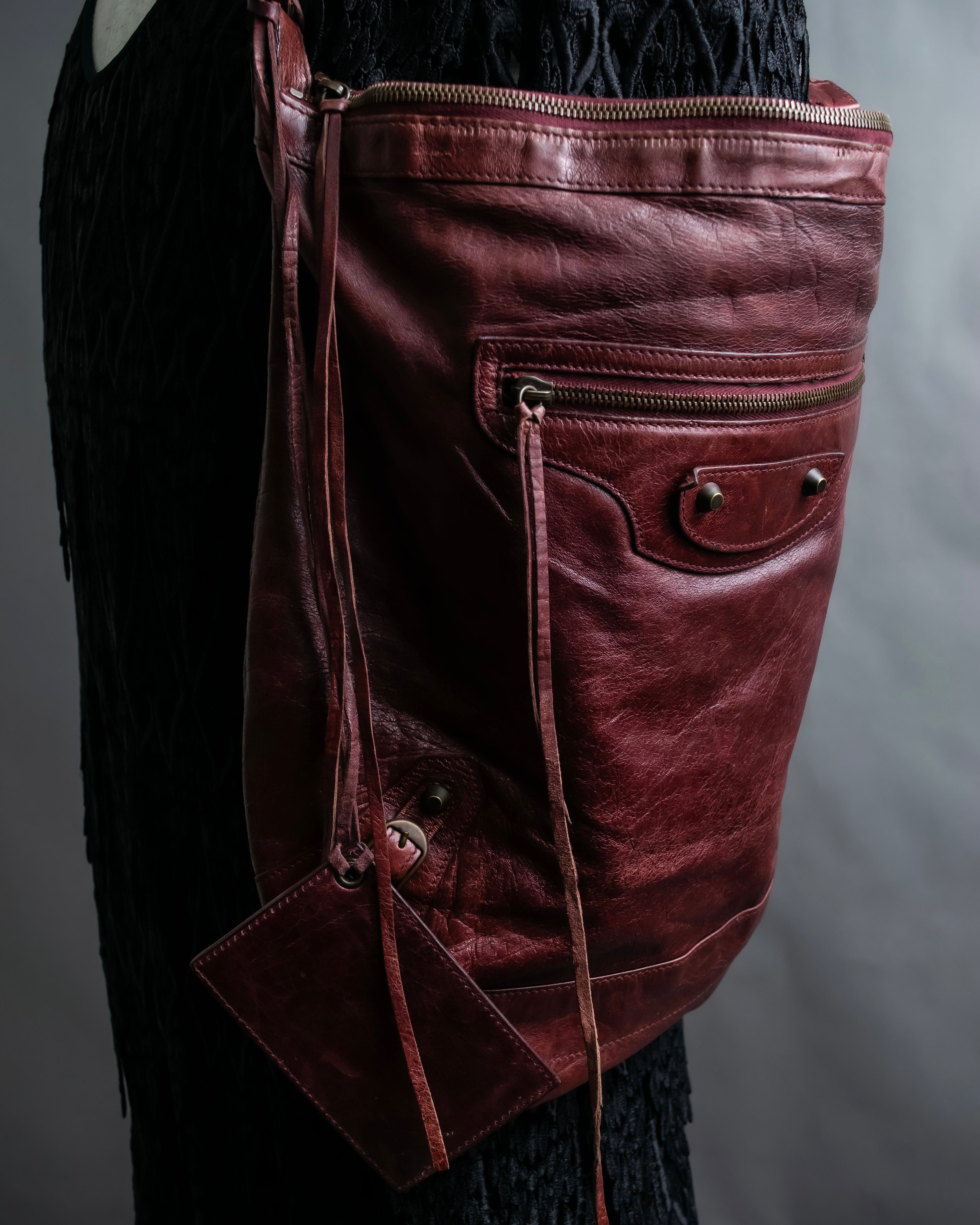 “BALENCIAGA” The Day leather one shoulder bag (burgundy)