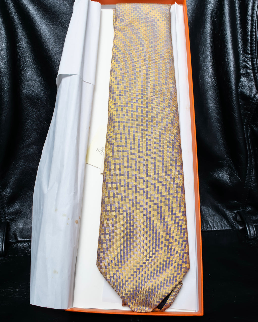 “HERMES” Double line patterned silk tie